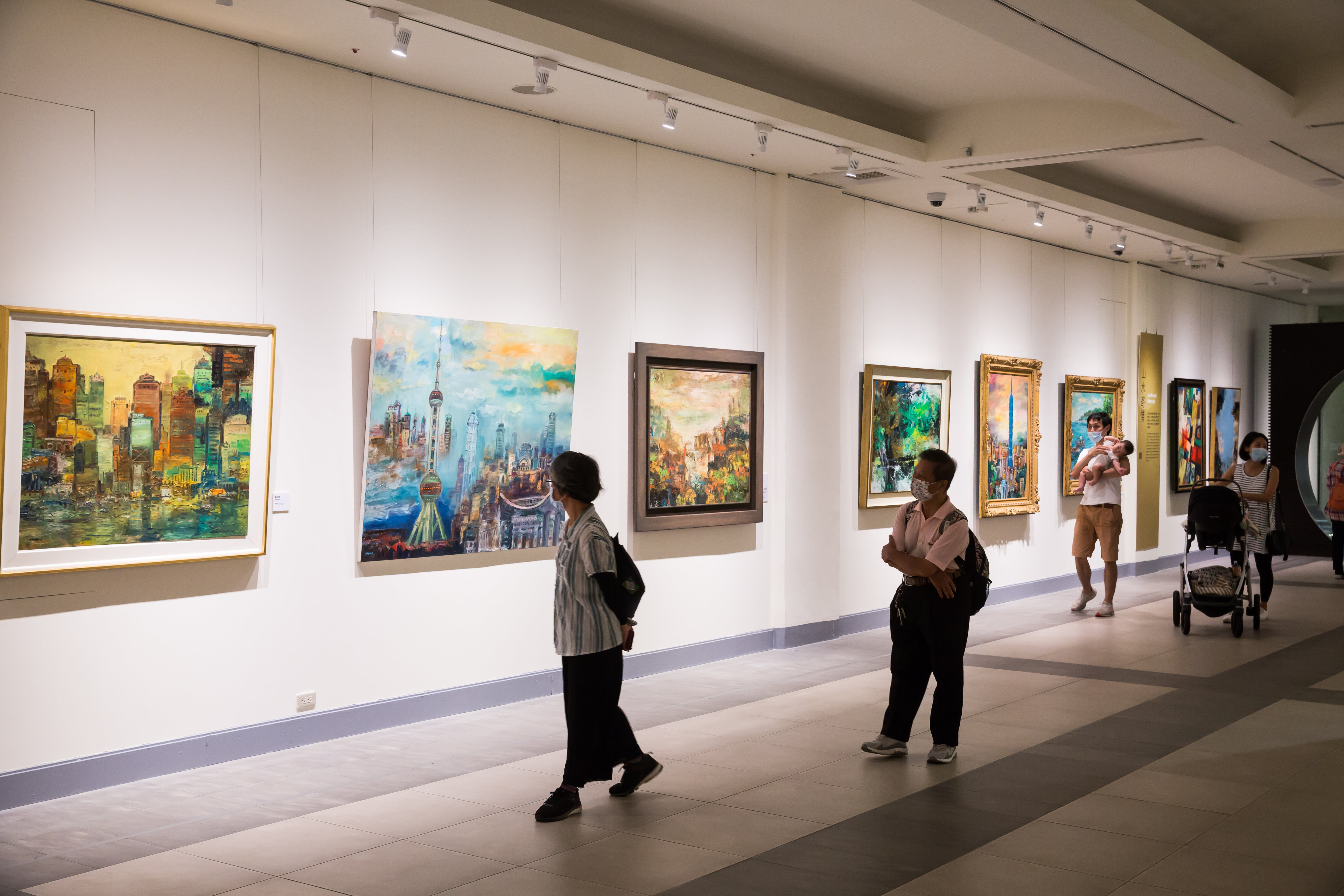 「宇宙．微觀—侯翠杏創作回顧展」於6月底，在國父紀念館中山國家畫廊展出，展期至8月7日。