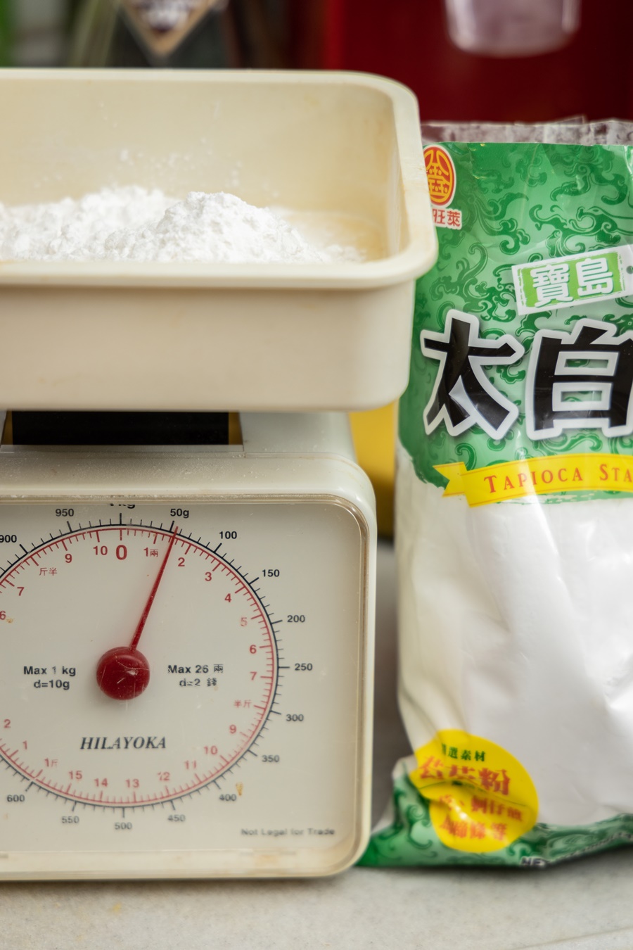 量太白粉50克。