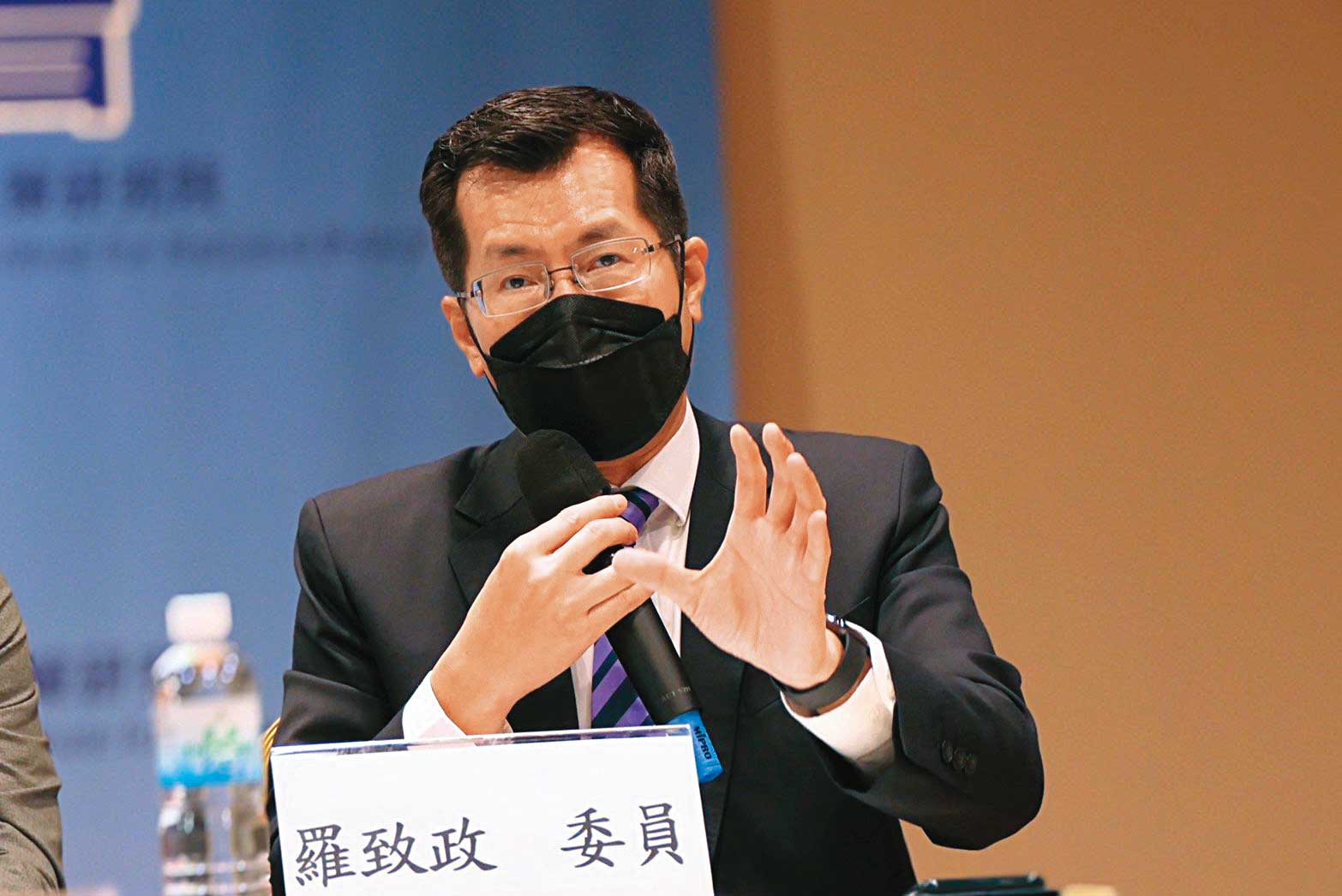 距投票日剩四個多月，英系立委羅致政日前表示因時間緊迫，他已無意參選新北市長。（翻攝羅致政臉書）