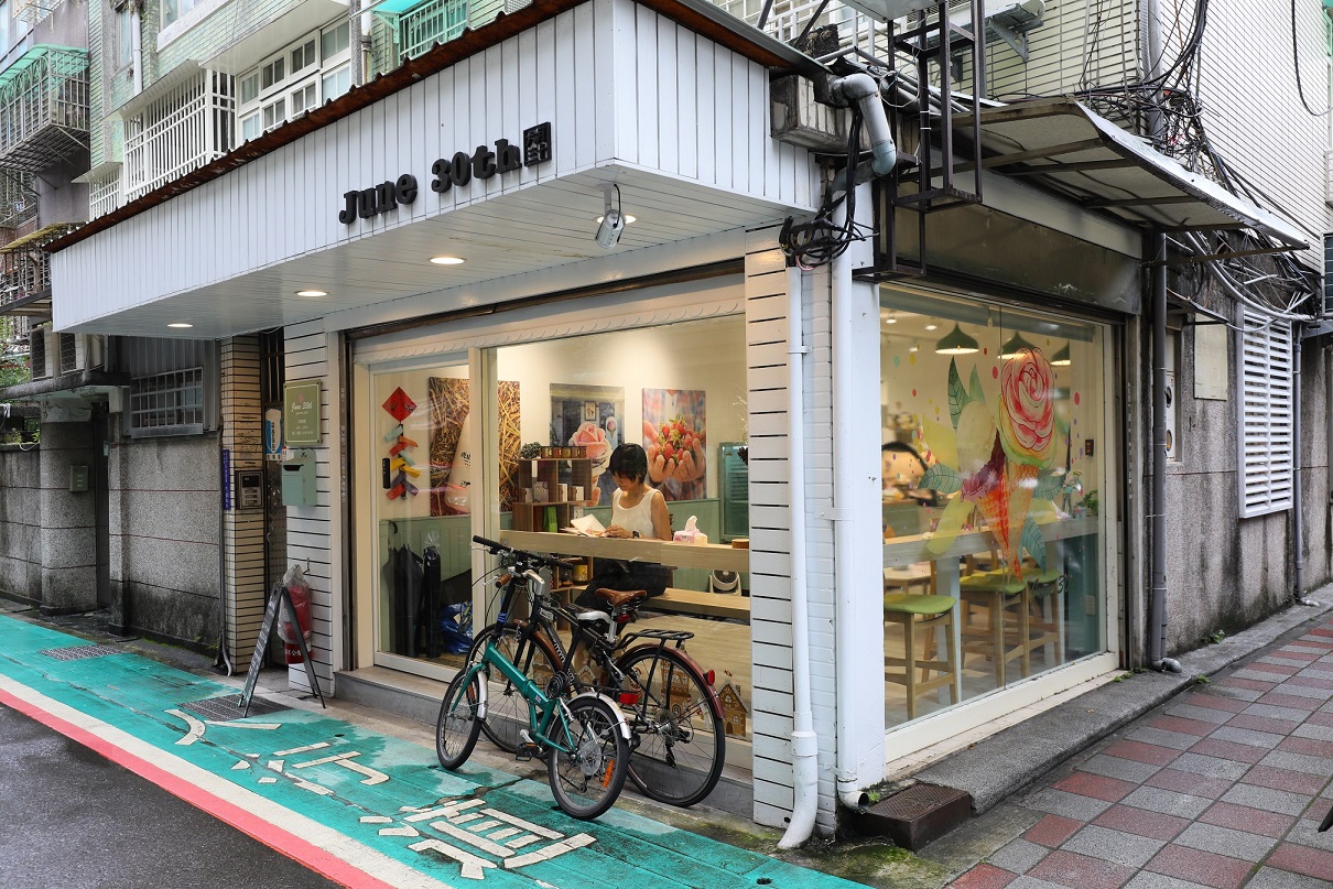 從台南起家的「六月三十」，台北店開在靜謐的巷弄裡。