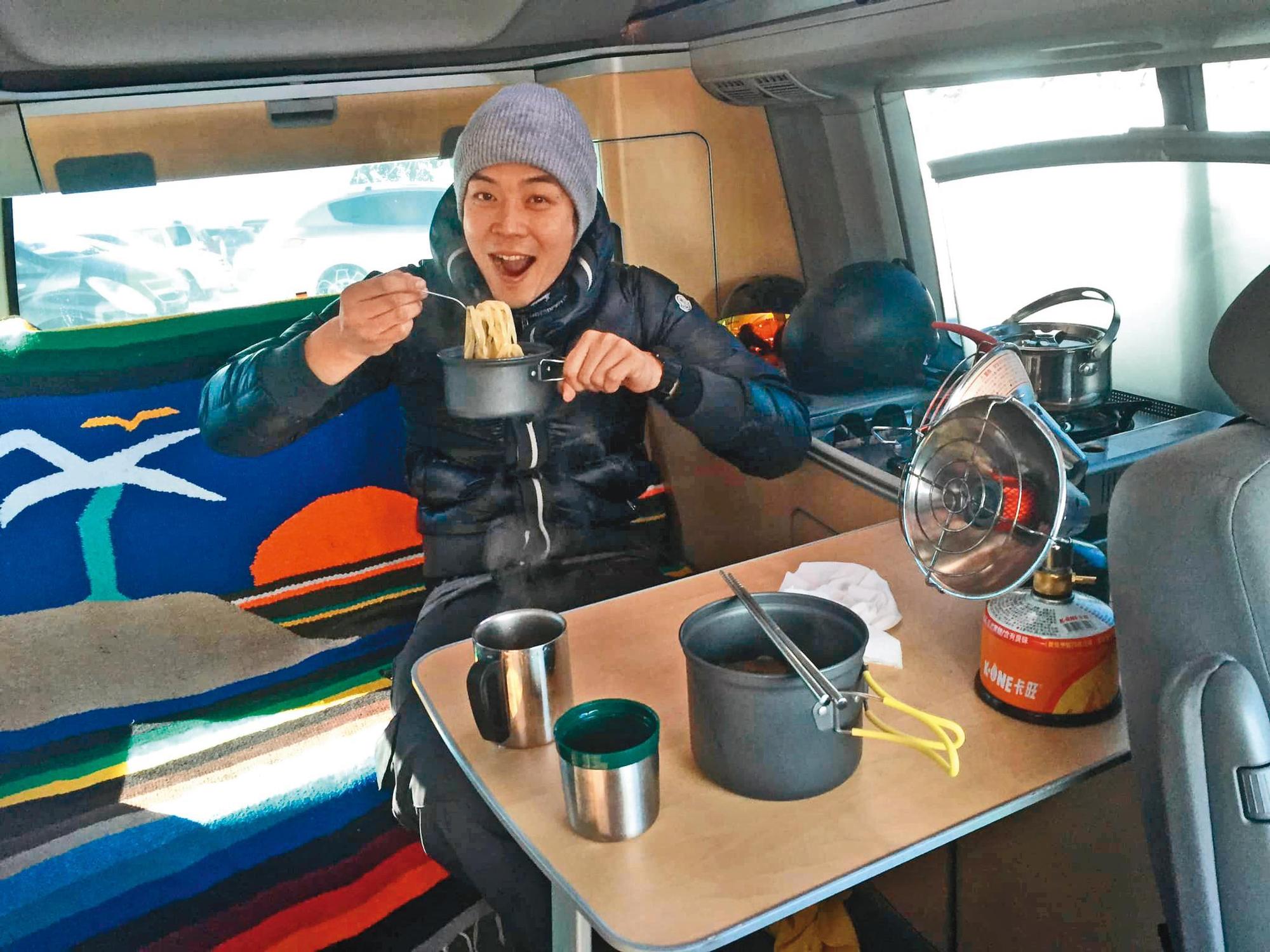 姚元浩熱愛戶外運動，經常開車去露營。（翻攝自姚元浩臉書）