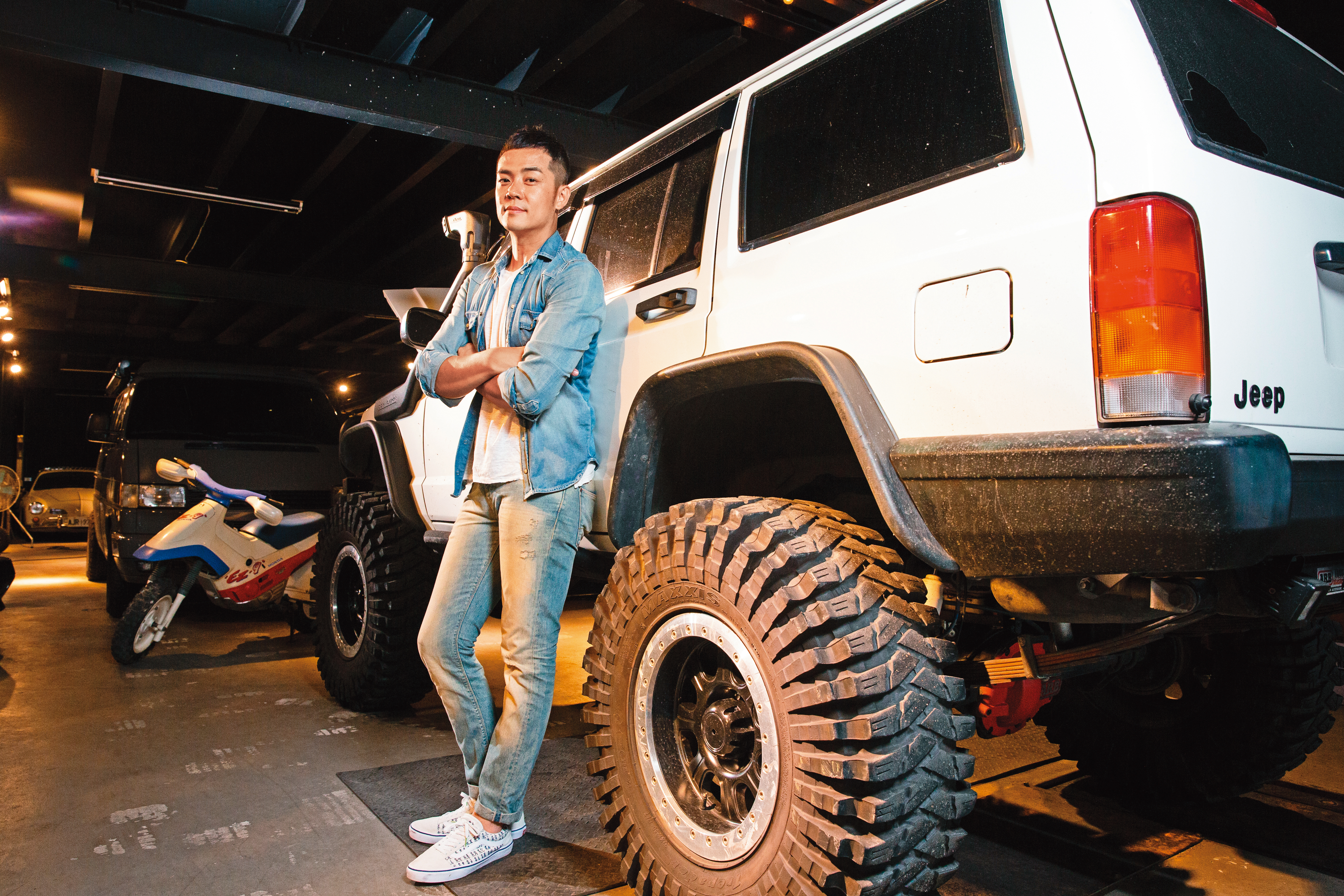 姚元浩打造3個車庫，停放他收藏的20多輛古董車。