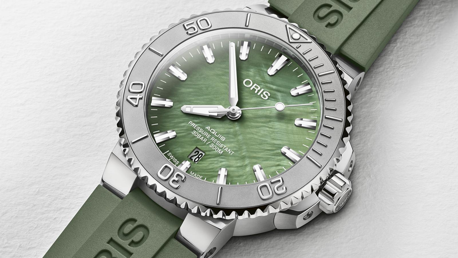 ORIS Aquis New York Harbor Limited Edition|錶徑41.5mm/不鏽鋼材質/時、分、秒、日期指示/Oris 733自動上鏈機芯/防水300米/定價NT$72,000(限量2000只)