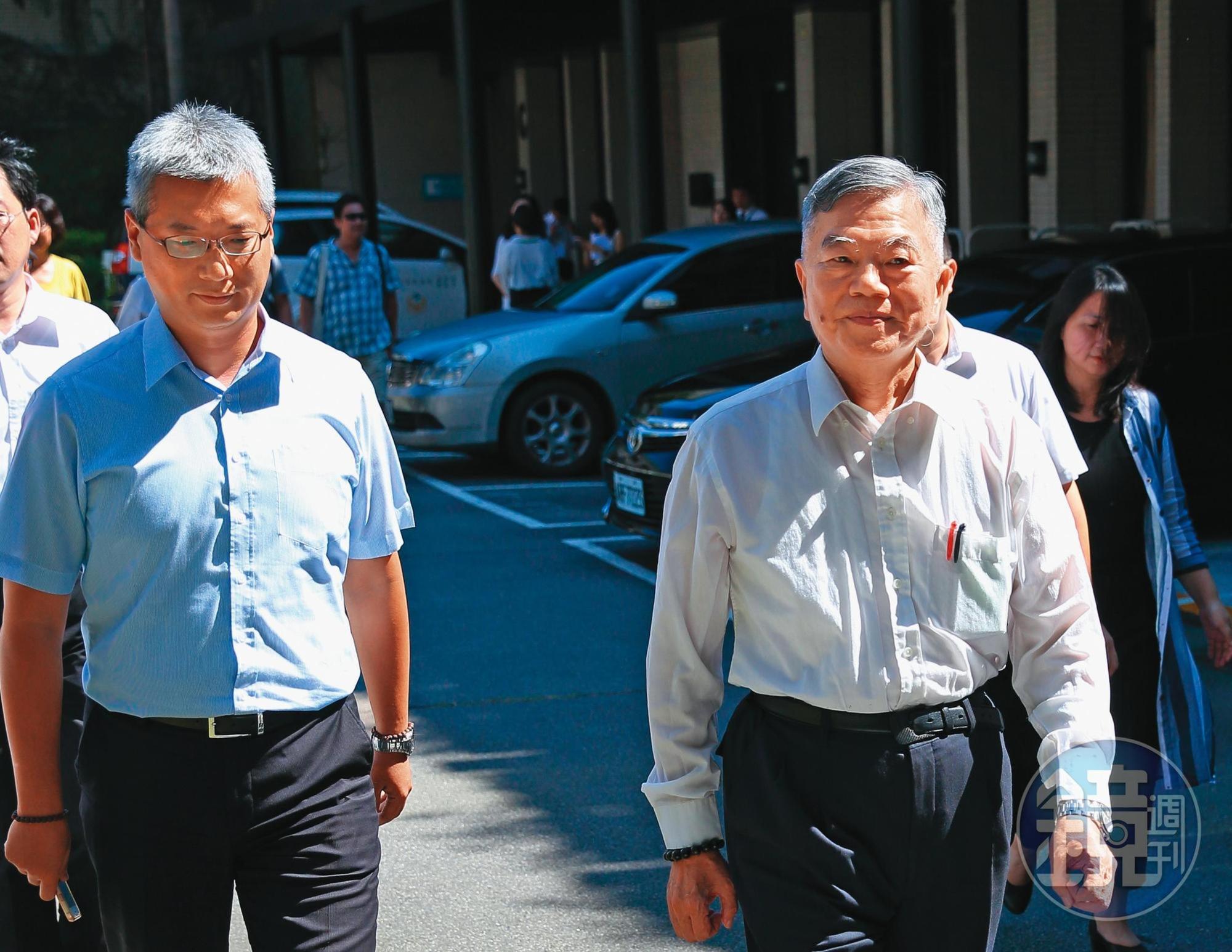 鄒宇新(左)從工業局、經濟部、行政院副院長室都一路跟隨沈榮津(右),堪稱沈的重要心腹。