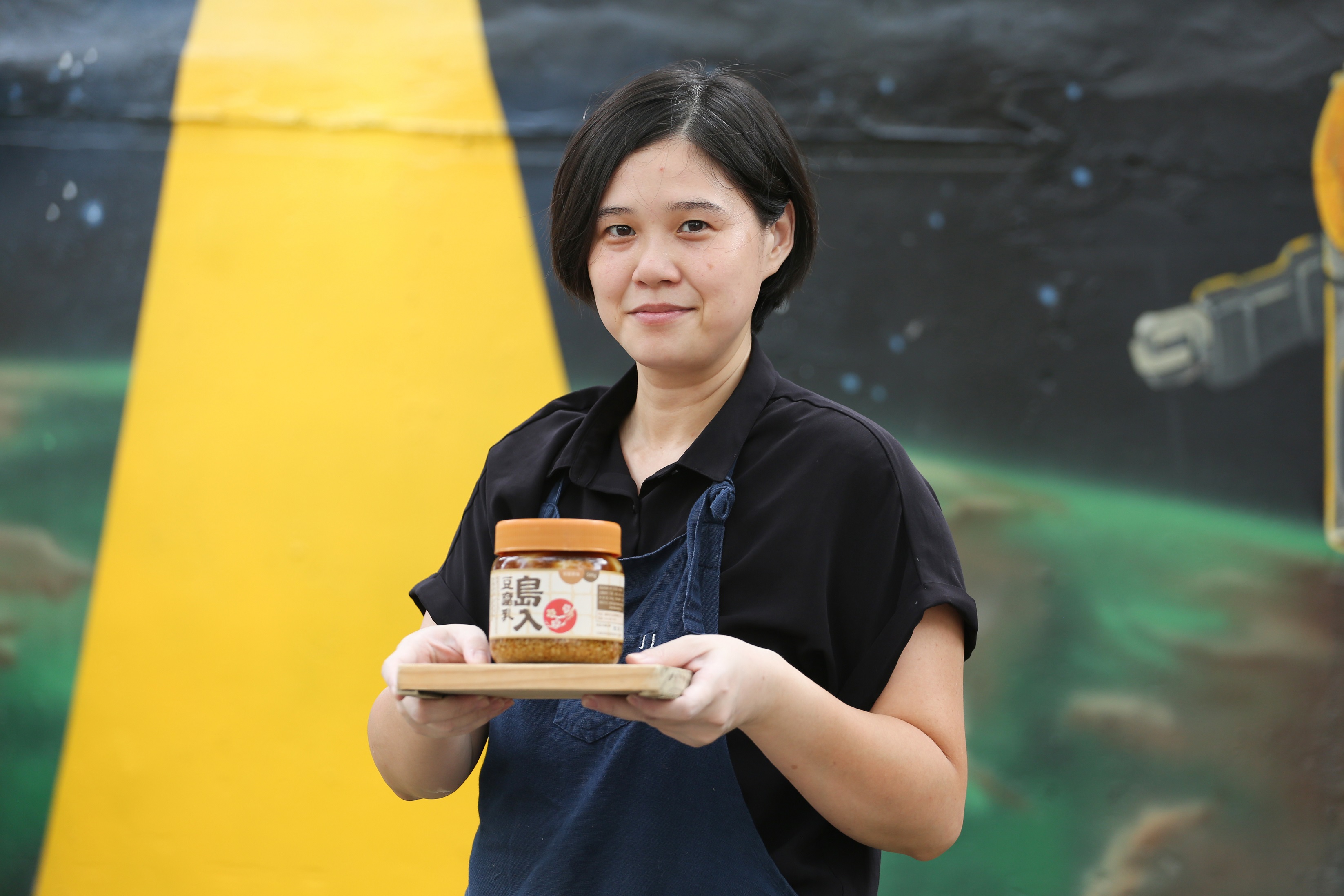 老闆娘陳品秀以婆婆做的豆腐乳為發想，堅持做一間口味不流俗的日式刨冰店。（島入豆腐乳220元／罐）