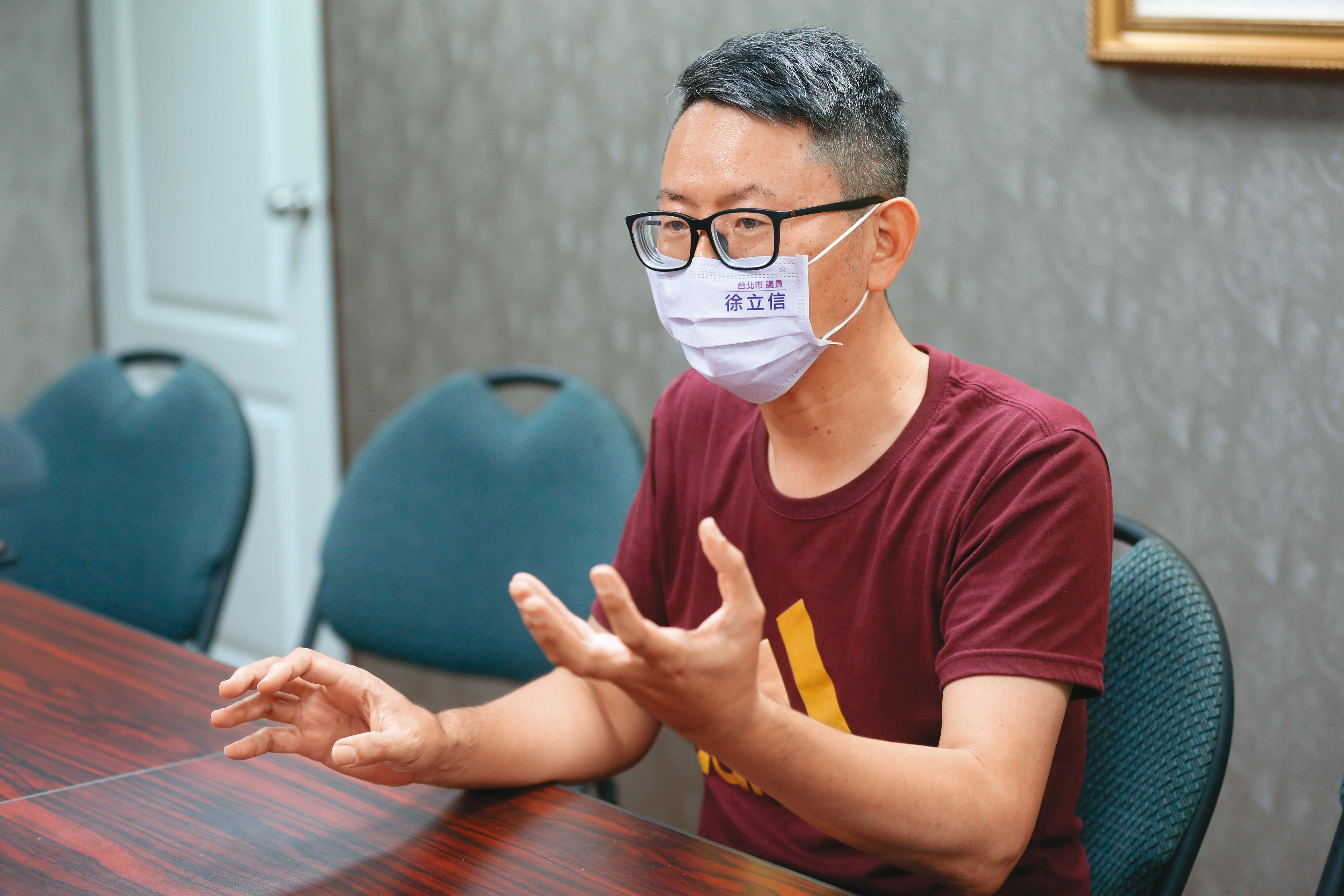 台北市議員徐立信呼籲政府盡快修法、落實查核，讓監理制度更為健全。
