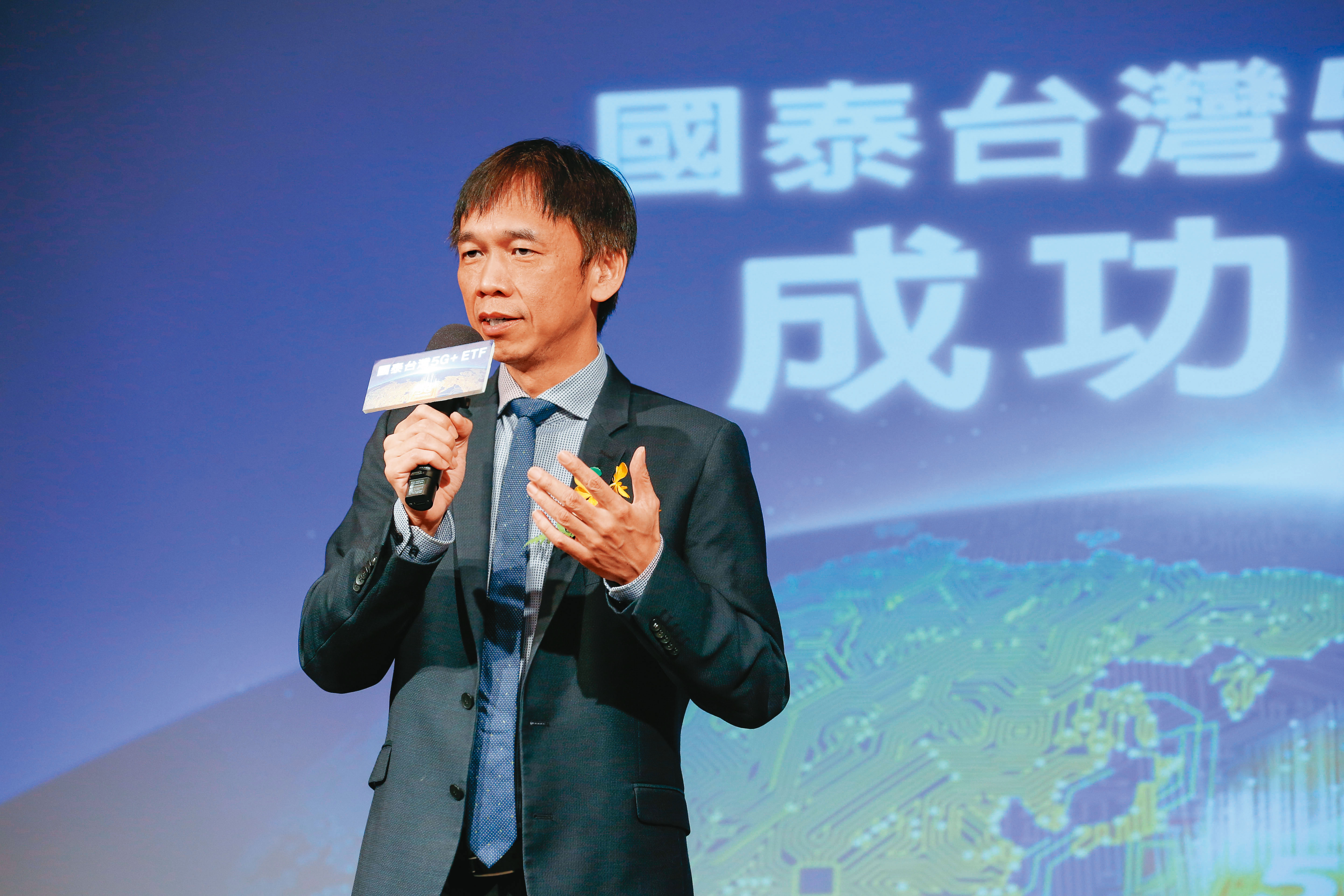 投信投顧公會理事長張錫認為台股已超跌，可進場撿便宜。