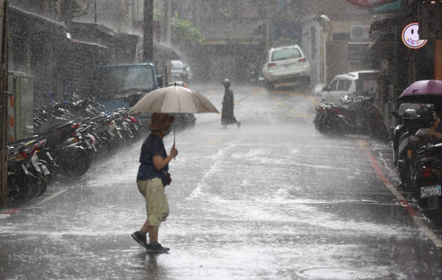 中央氣象局針對北北桃基等14縣市發布大雨特報。（示意圖，本刊資料照）