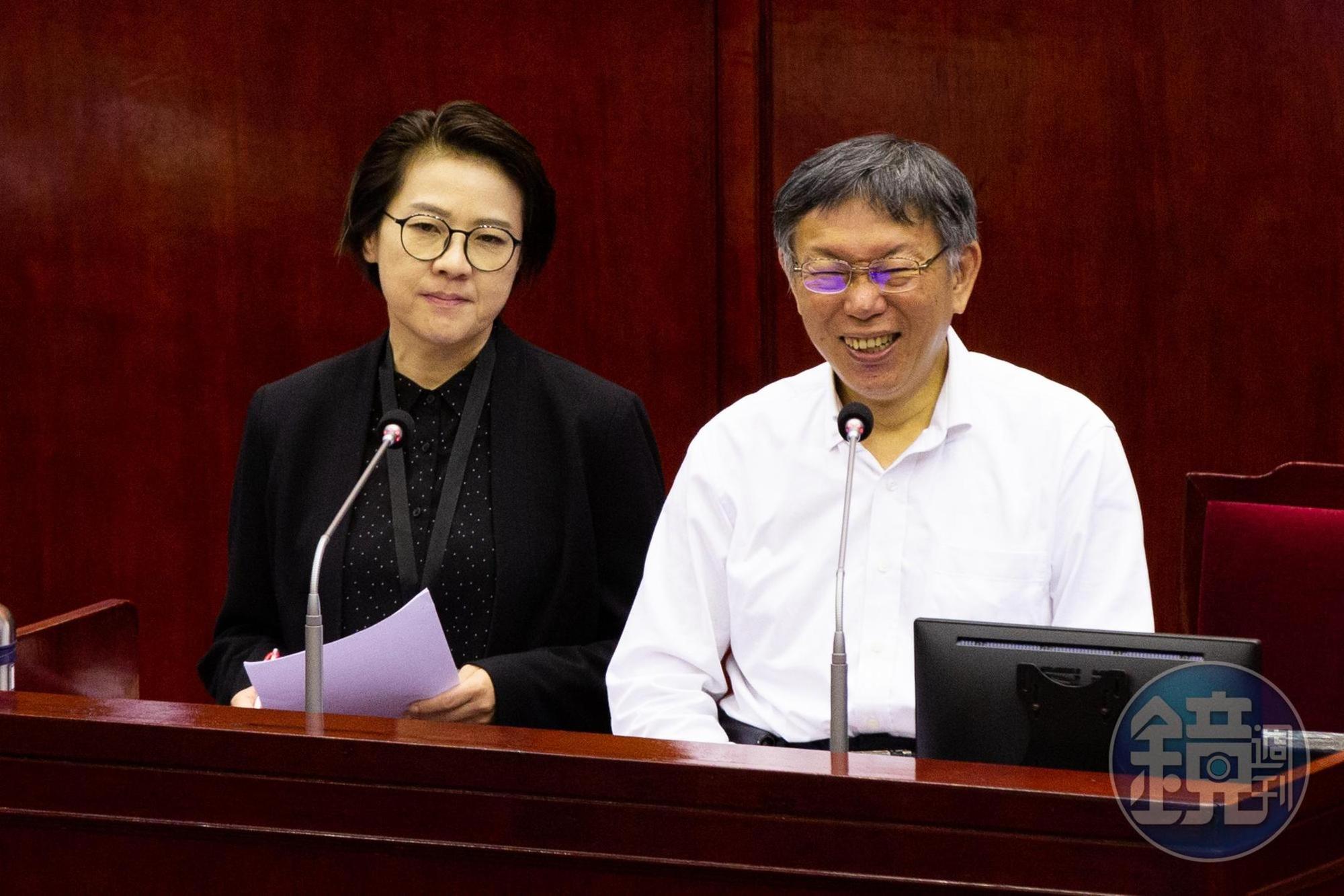 台北市長柯文哲(右)透露,當年除了黃珊珊(左),還有意找黃國昌、許立民來接棒。(本刊資料照)