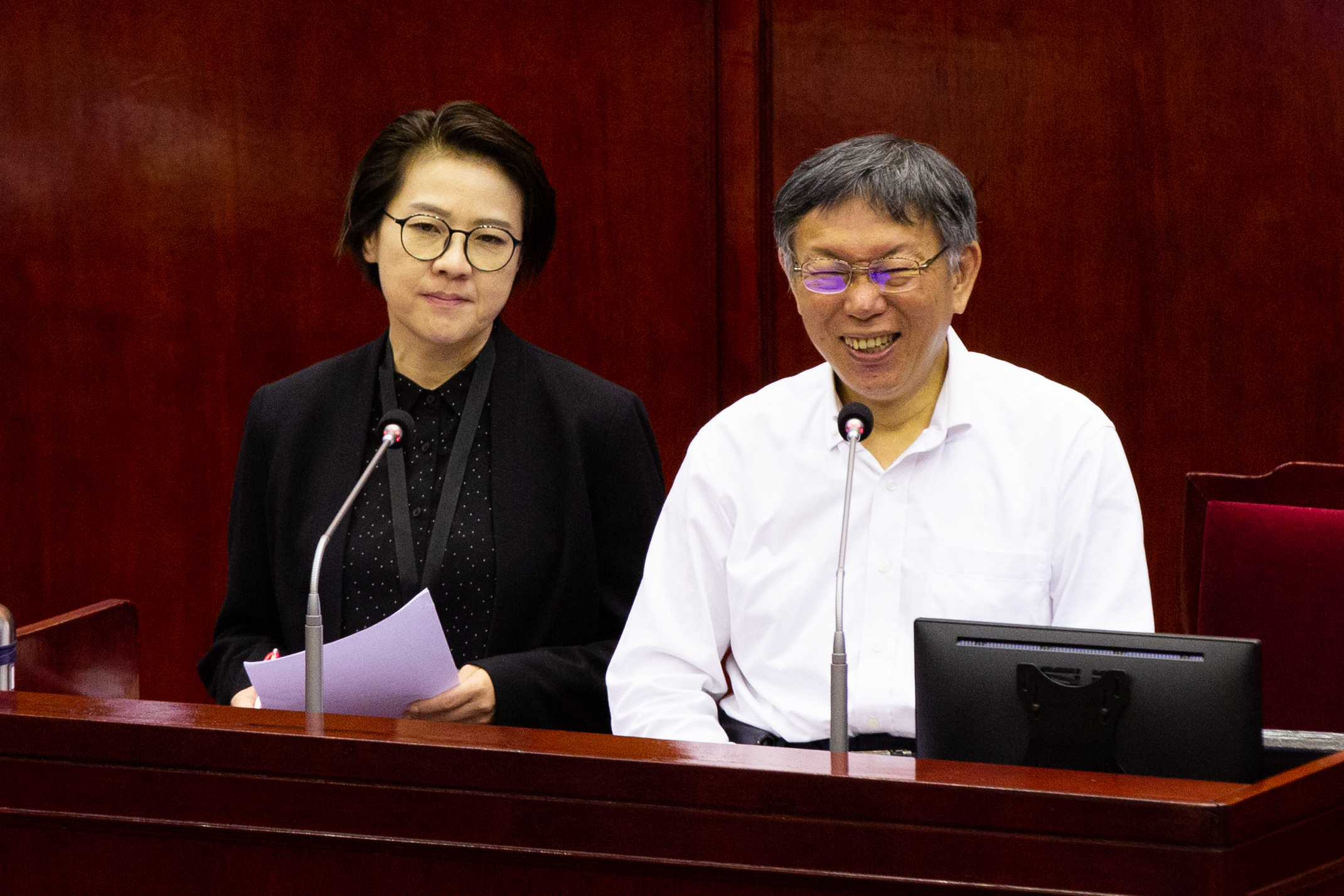 台北市長柯文哲（右）透露，當年除了黃珊珊（左），還有意找黃國昌、許立民來接棒。（本刊資料照）