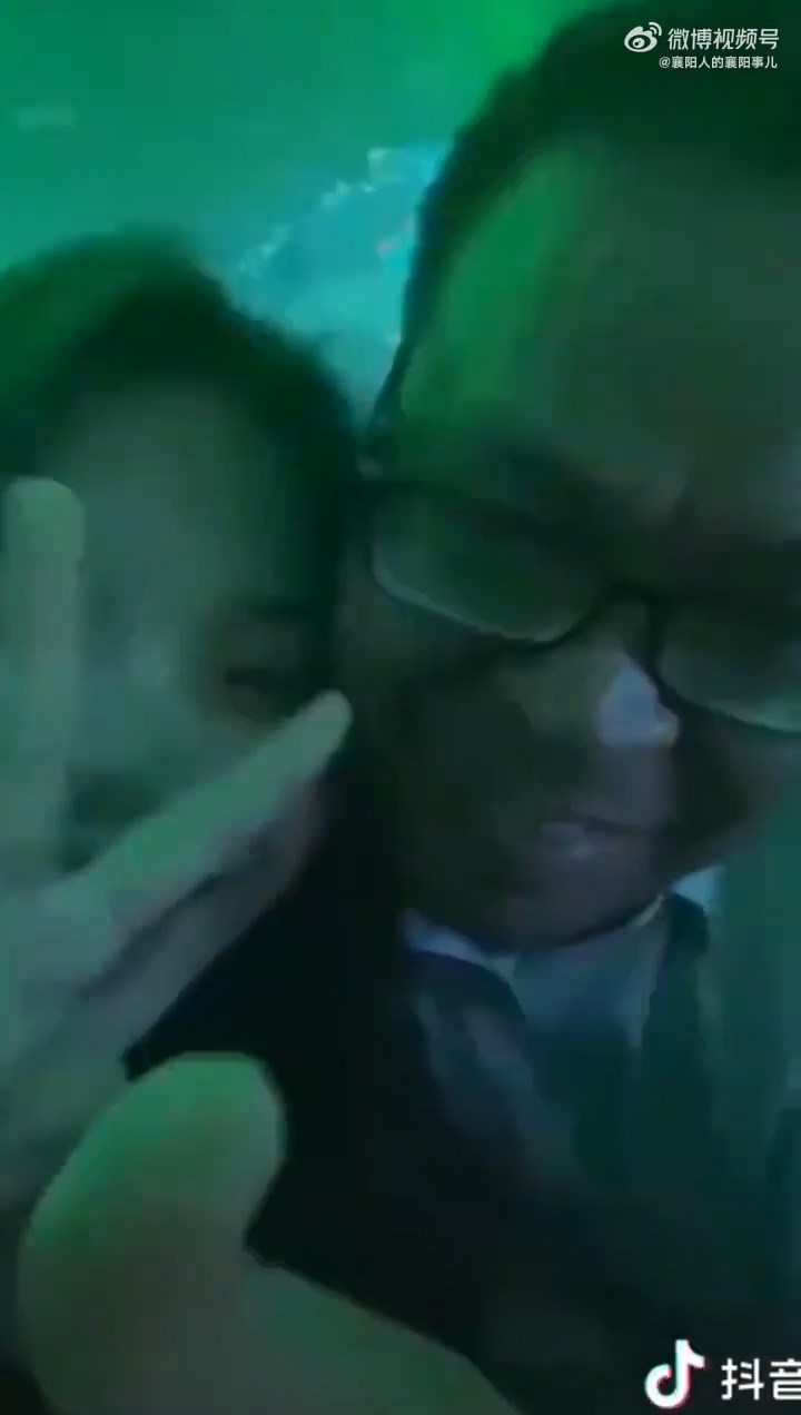網友指認片中的男子就是陳文。（翻自微博）