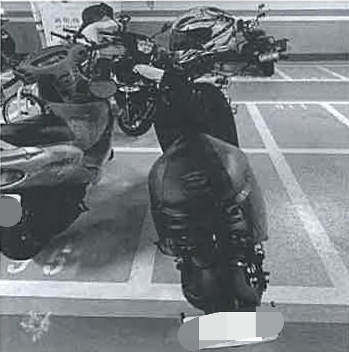 戴妻不滿曾姓夫妻老是把機車停歪,貼紙條提醒反遭提告求償50萬元。(翻攝司法院法學資料檢索系統)