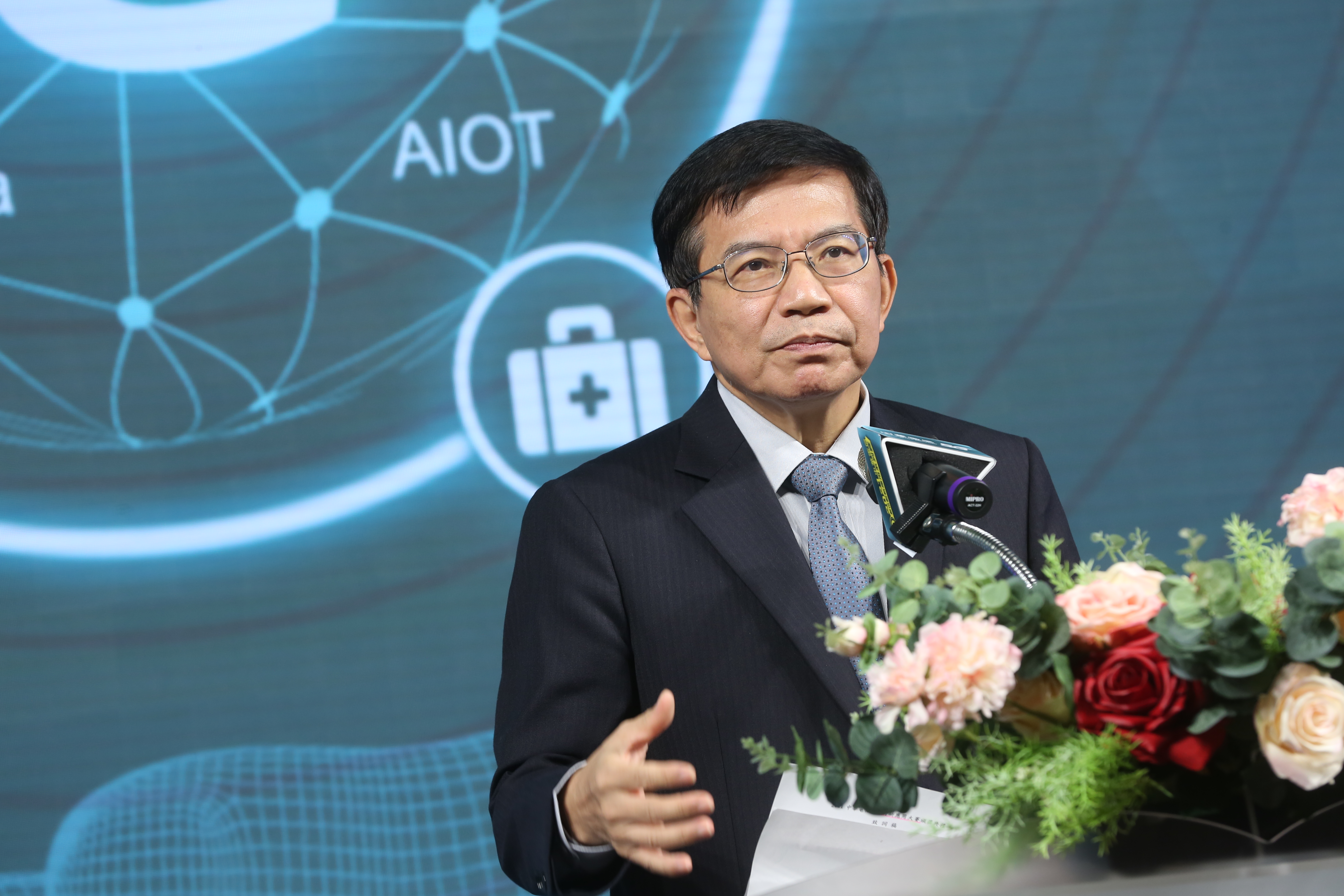 交通部長王國材表示，有注意到中華快遞低薪問題，承諾開會討論。（本刊資料照）