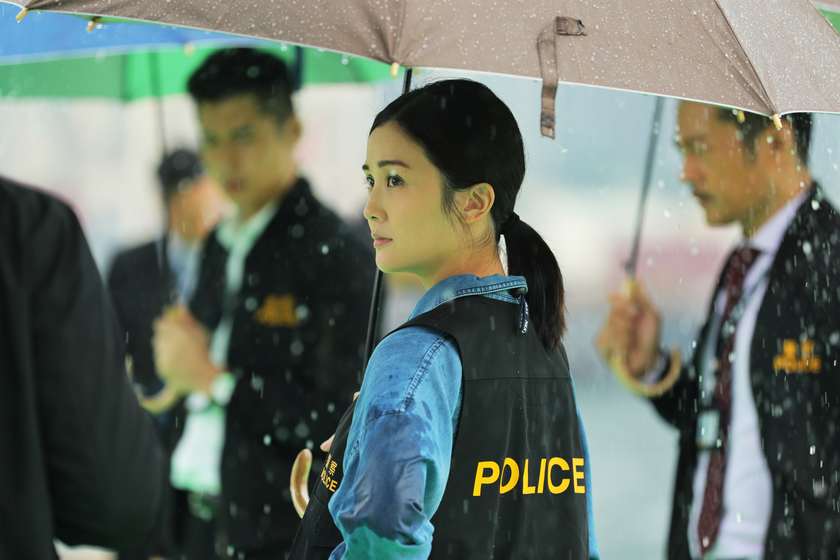 蔡卓妍與劉青雲曾演過夫妻,這次演出他的迷妹,一起合作破案。(華映提供)