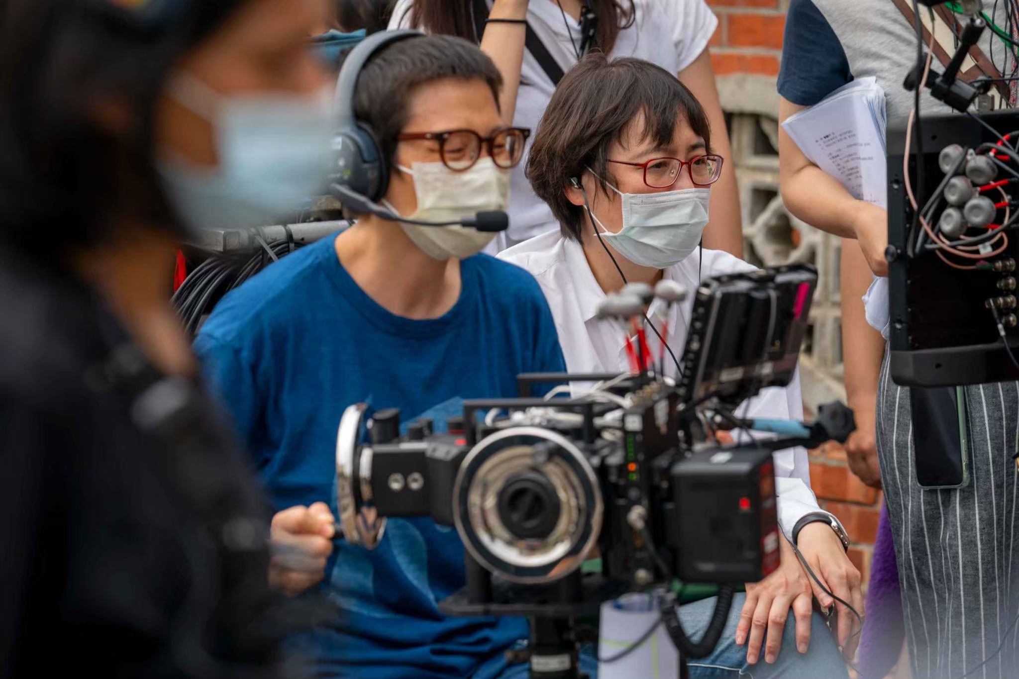 侯孝賢監製、美術大師黃文英執導的《車頂上的玄天上帝》早前在嘉義開拍，近日已殺青，並入選威尼斯市場展。（甲上提供）