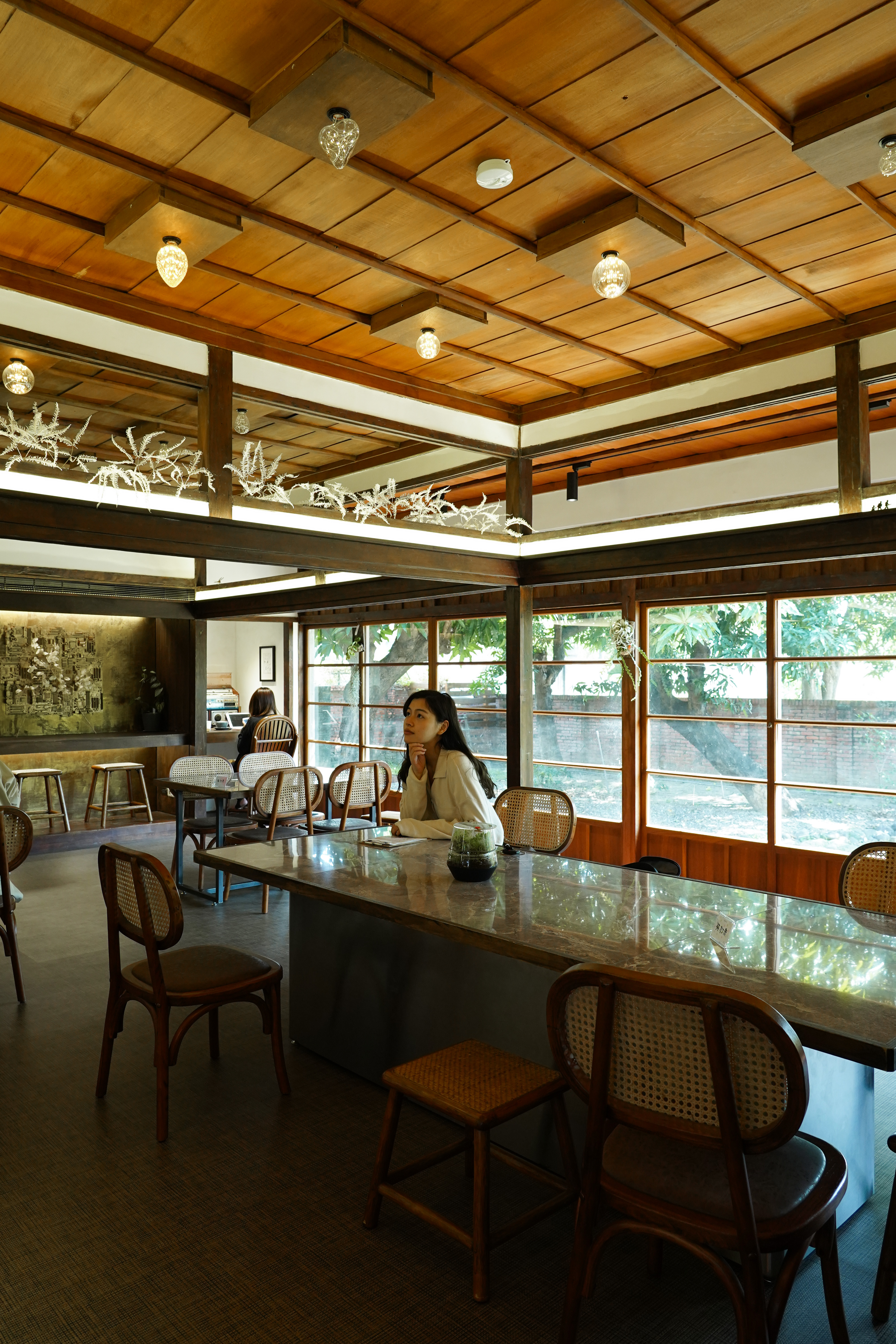 室內空間氣派雅緻，日式拉門讓整片陽光透進屋內。