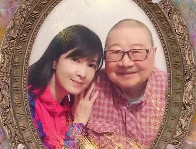 周慧敏與公公倪匡相處融洽。（翻攝微博）