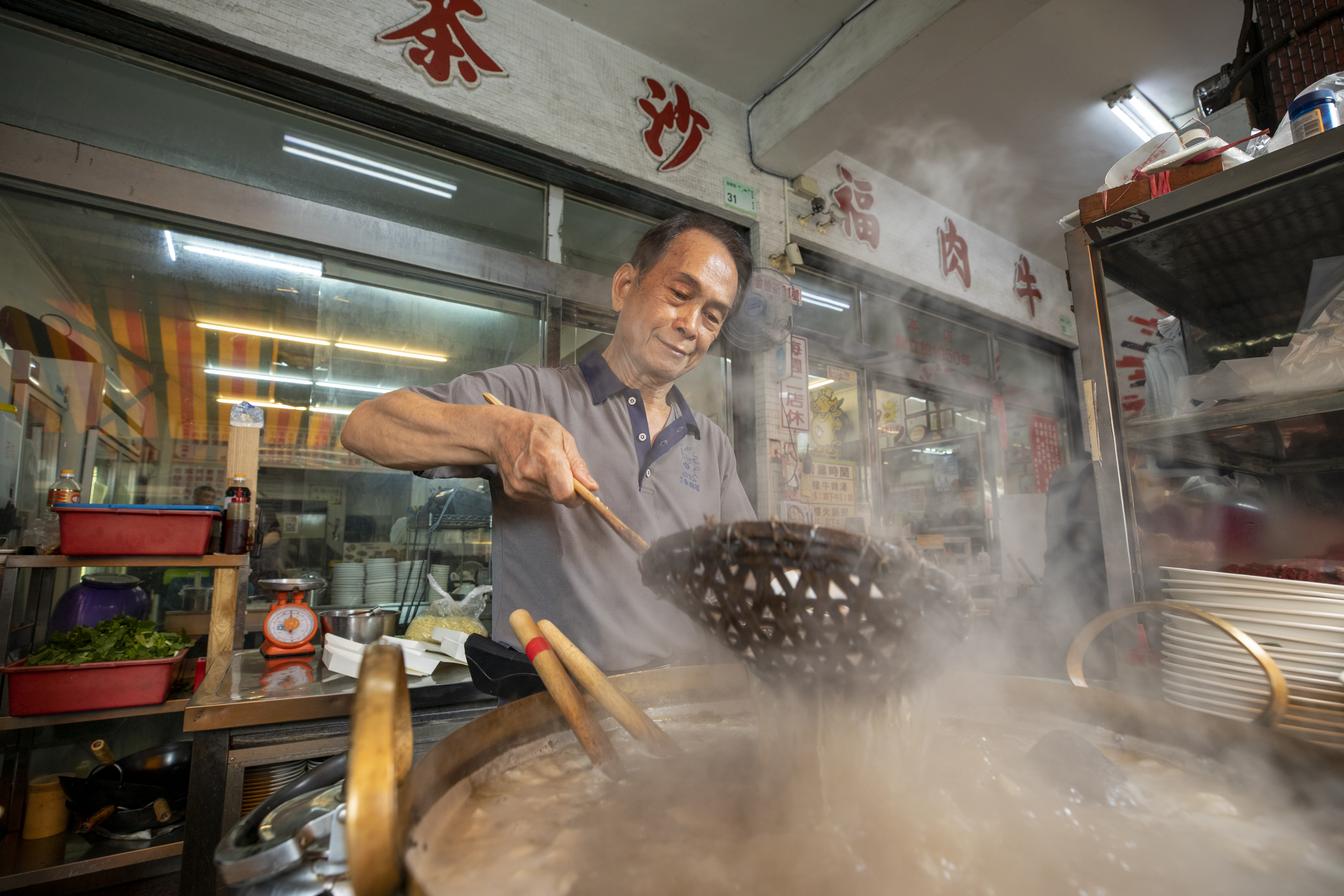 葉英和是潮州牛肉福的第二代，老店在潮州已屹立72年。