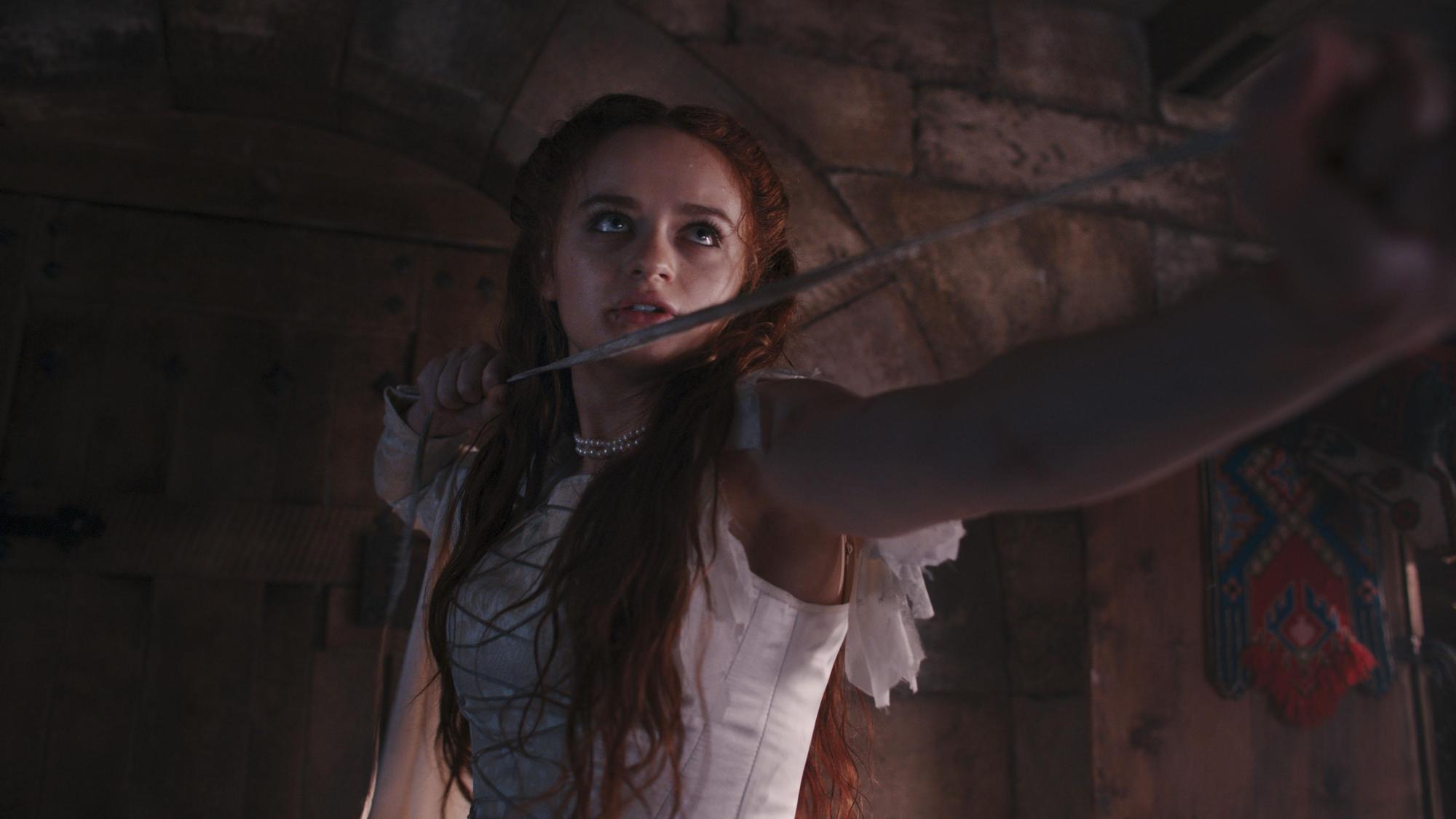 喬伊金從愛情文藝片玉女，搖身一變成為無所不能的女打仔。（Disney+提供）