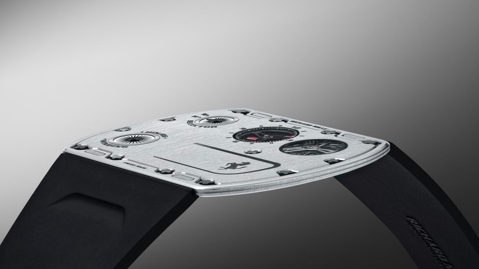 RM UP-01 Ferrari｜錶徑51mmX39mm／鈦合金材質／時、分指示、功能選擇器／RM UP-01手上鏈機芯／動力儲存約45小時／限量150只／定價USD1,888,000（匯率換算約台幣5600萬）