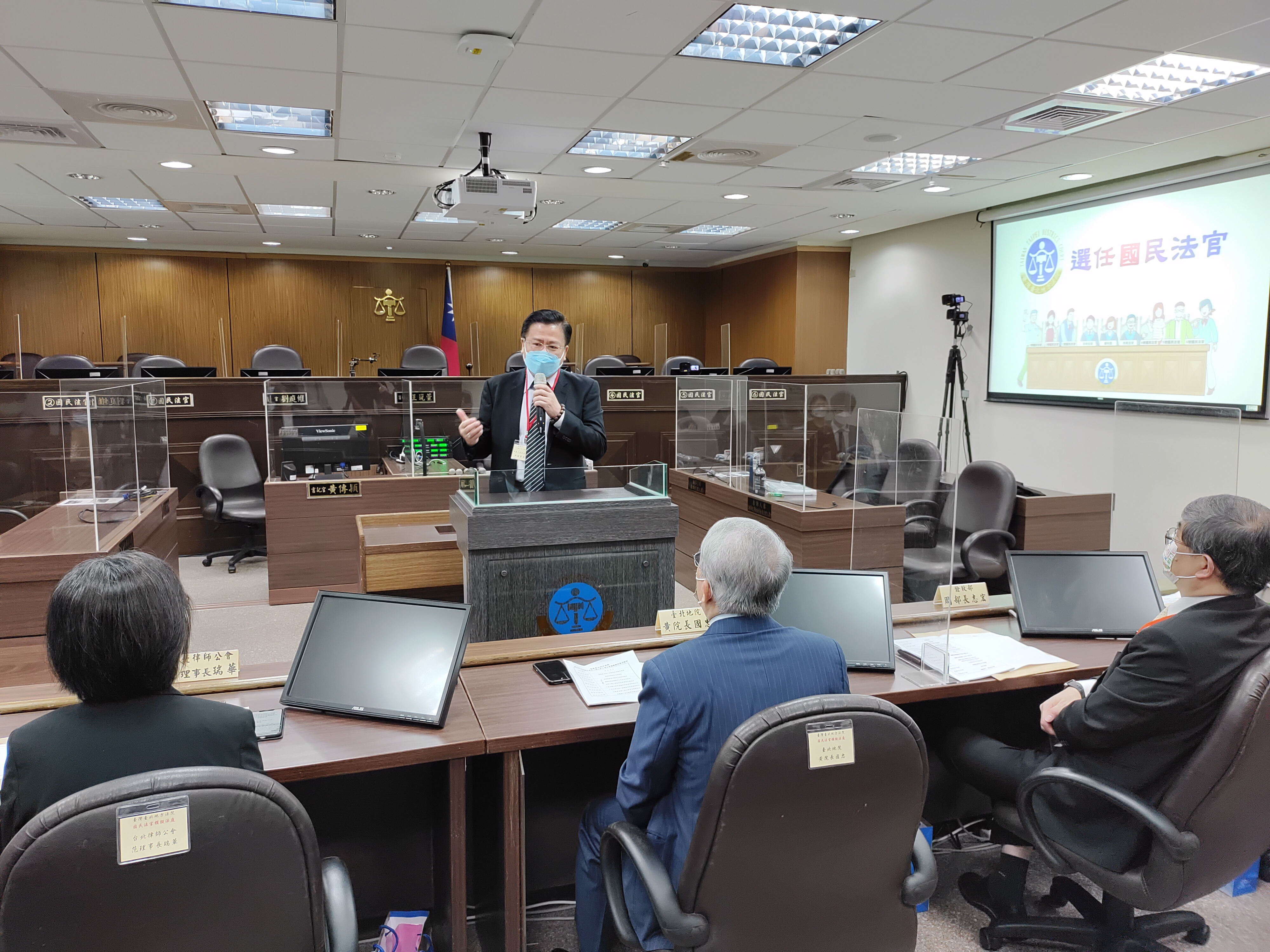 台北地院舉辦模擬法庭審理貪汙案,中華民國全國商業總會許舒博理事長到場觀摩並致詞。