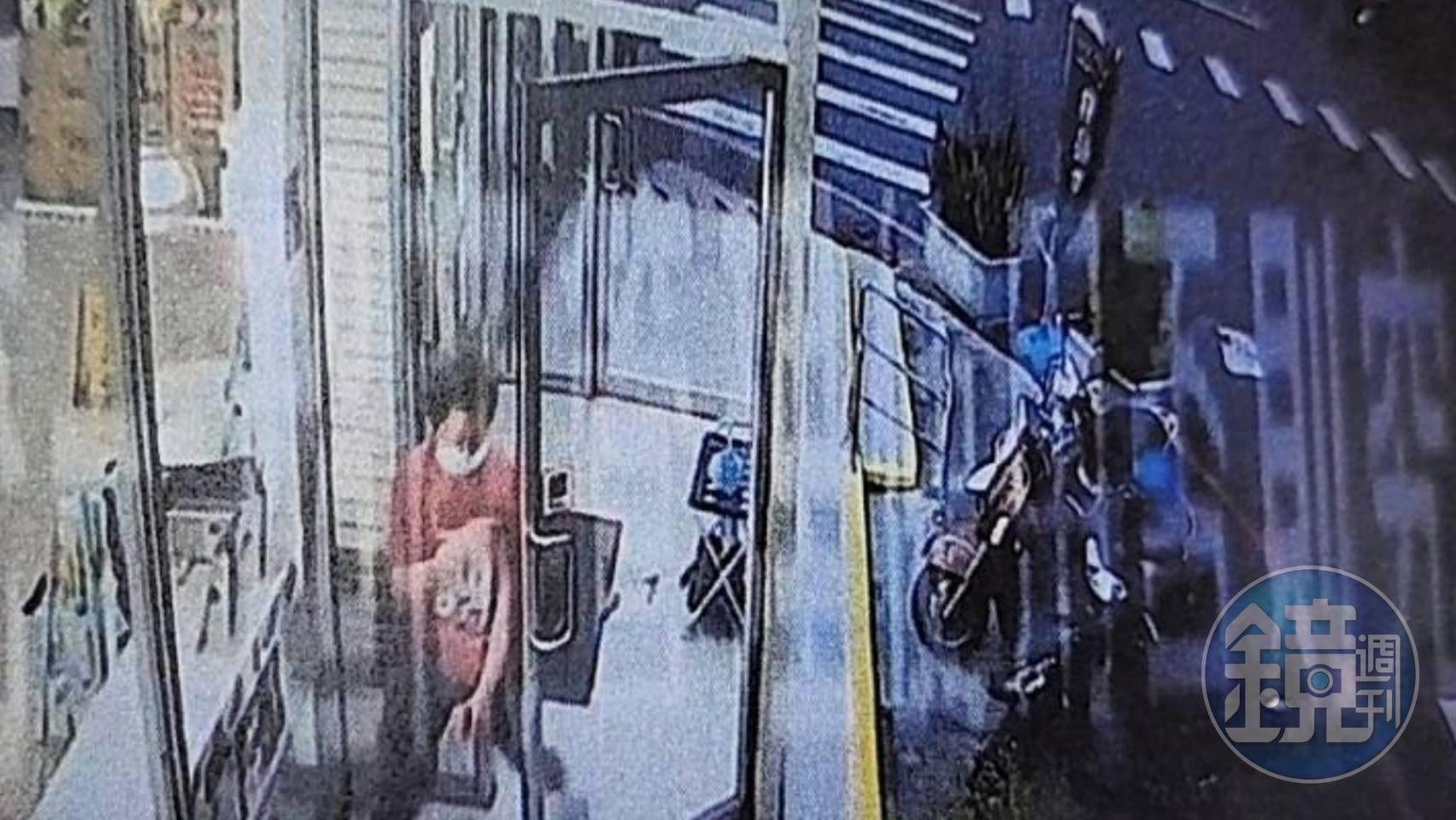 李男指侵女子後逃出超商。(讀者提供)
