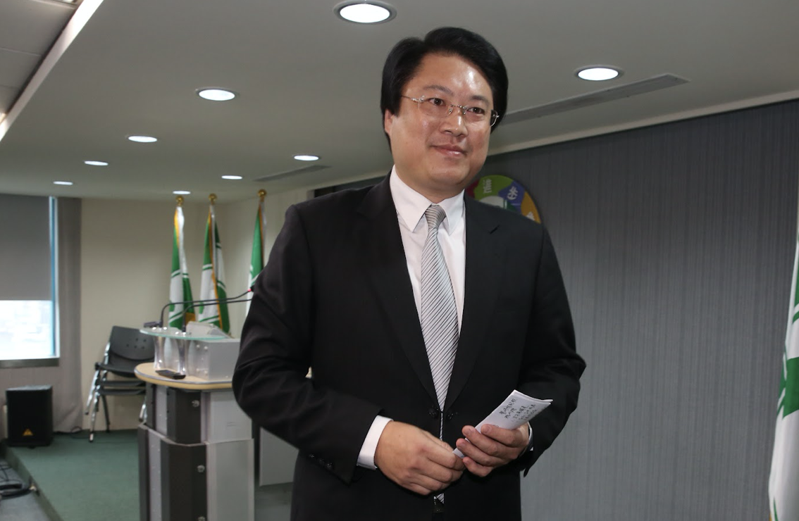 基隆市長林右昌今在臉書透露自己二次確診。