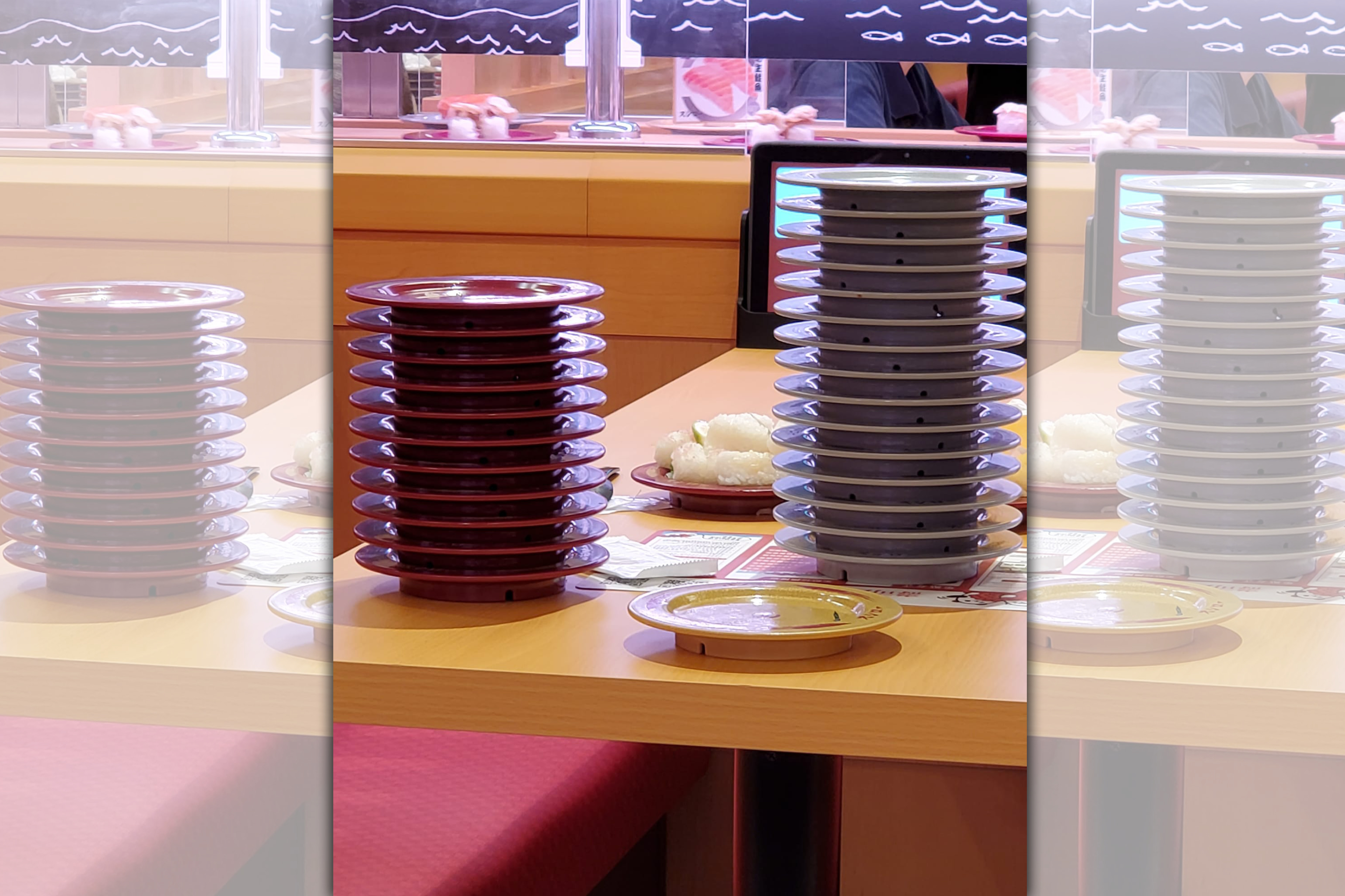 有顧客到迴轉壽司店用餐，卻刻意只吃料不吃飯，引起網友兩派意見交鋒。（翻攝自爆廢公社公開版）