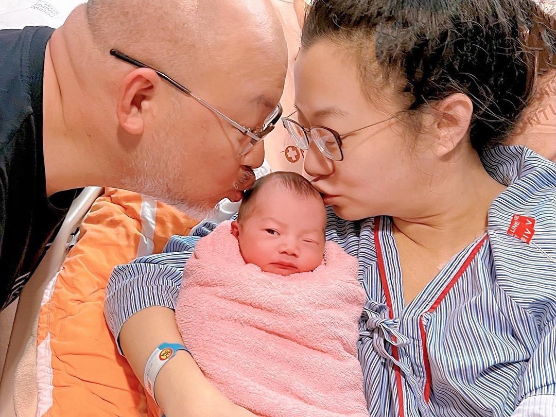 趙小僑5日剖腹產下女兒,雖然37週就早產,但母女均安,寶寶相當健康。(劉子銓臉書)