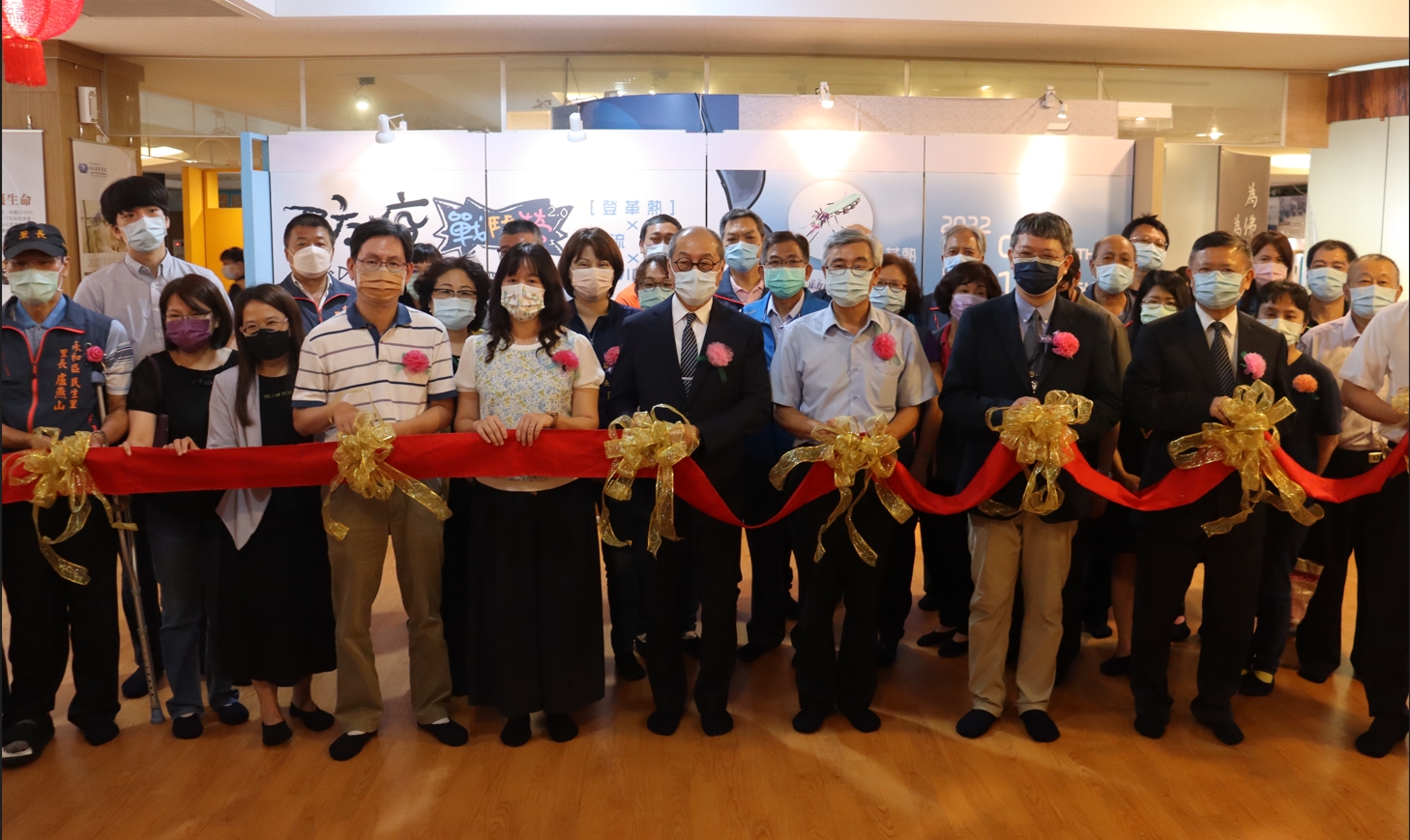 由慈濟基金會與國立科學工藝博物館共同合作推出「防疫戰鬥營巡迴展」， 7月7日北區首場在新北市慈濟雙和靜思堂舉行開幕式。（慈濟基金會提供）