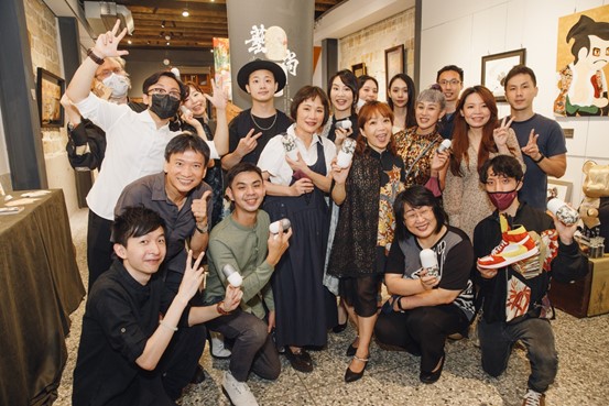 「藝･尚･癮」展覽集結多位台灣年輕創作者作品，自6月17日至8月28日在迪化街東梨學院展出。（Moomento漫拾光提供）