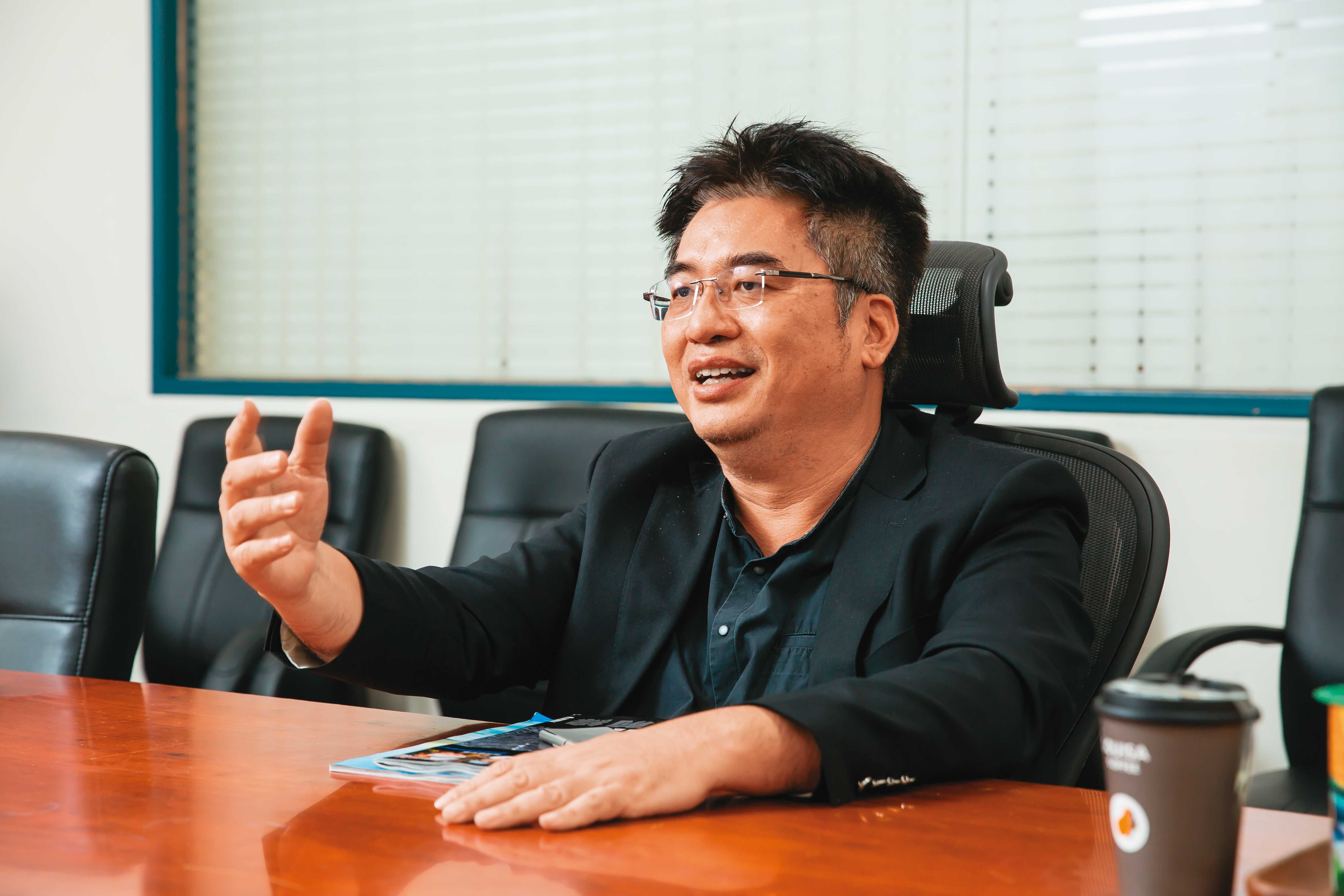 林育申35歲時就已財富自由,因為過度投入宗教險些失去董座位置,之後痛定思痛重新整頓公司,才穩住經營權。