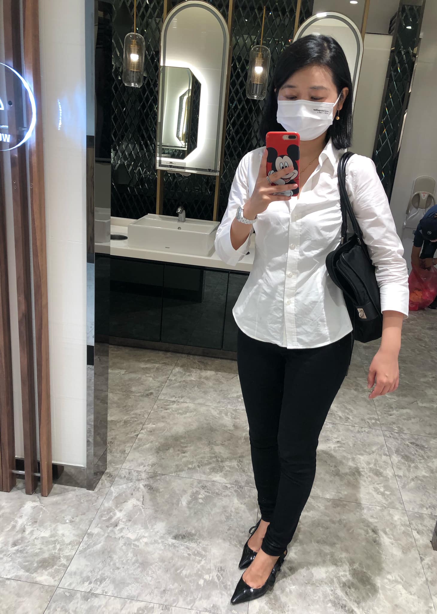 黃宥嘉7日到台北地院出庭。（翻攝睛視媳婦 眼科醫師黃宥嘉時間臉書）