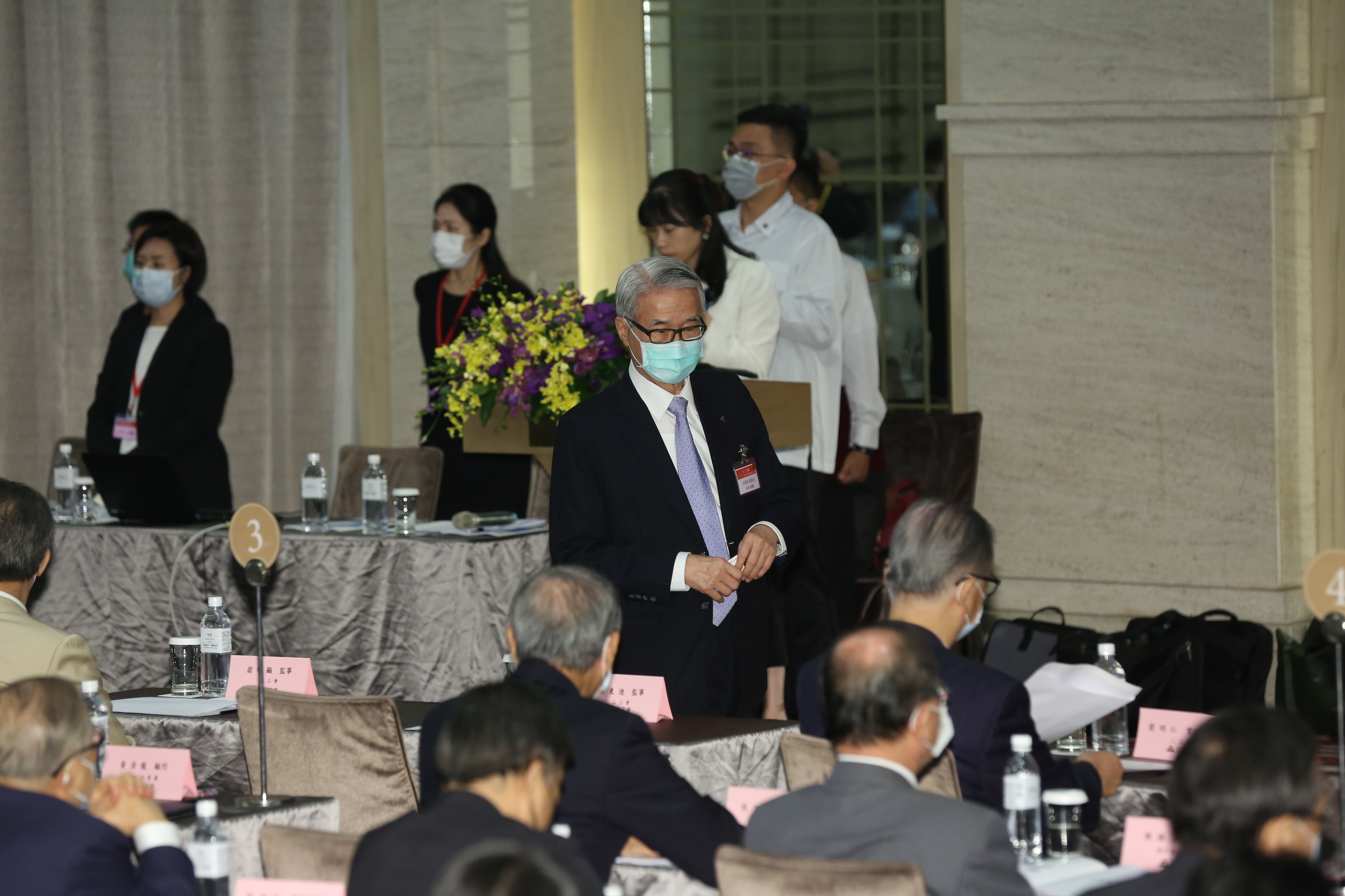 吳東進（圖）認為，新光三越百貨副董一職應由吳火獅家族出任。（本刊資料照）