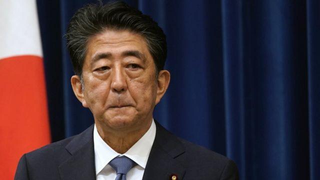 安倍晉三遭霰彈槍從背後攻擊,傳心肺停止。(翻自BBC)