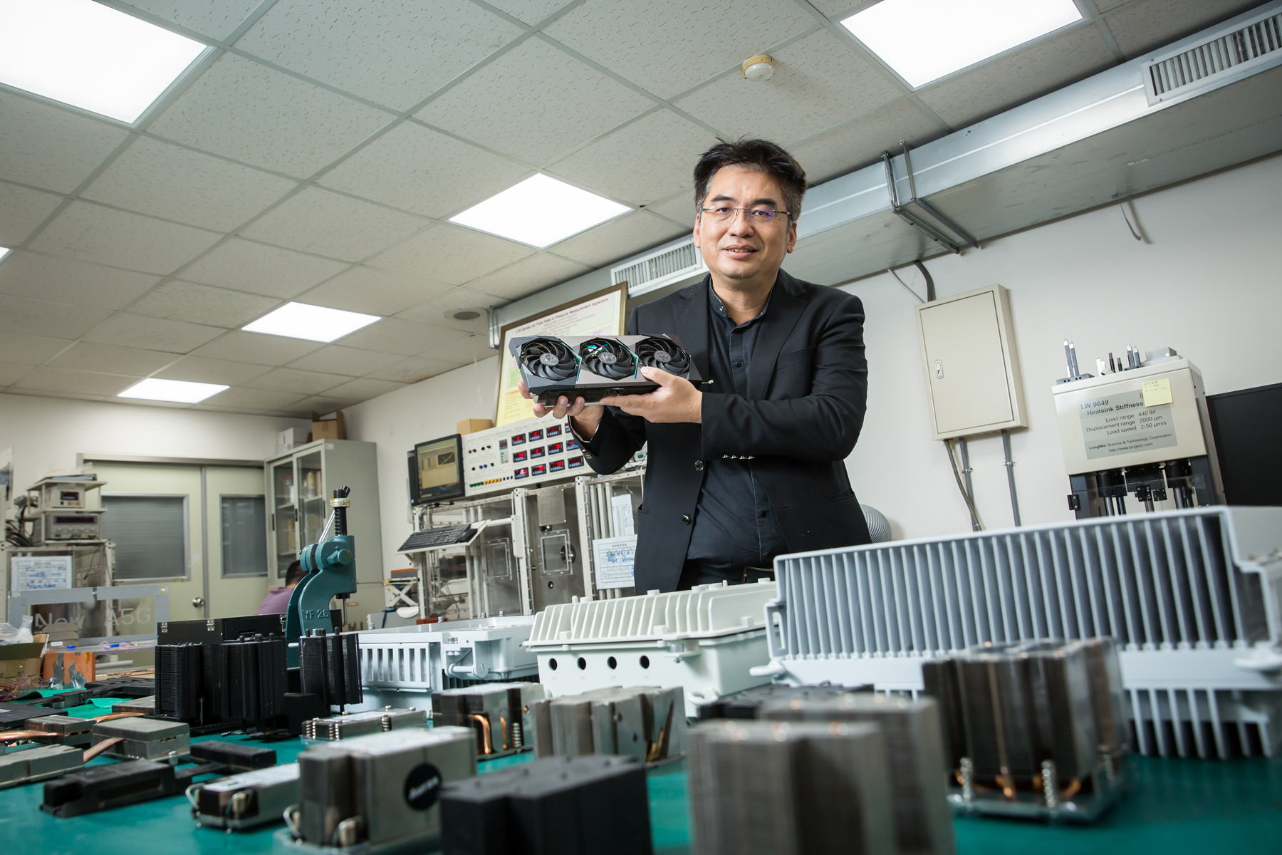 23年前林育申創立雙鴻，靠著精準眼光切入不同市場與服務到位，現在已是電競筆電散熱龍頭，包括蘋果、微星、三星等都是客戶。