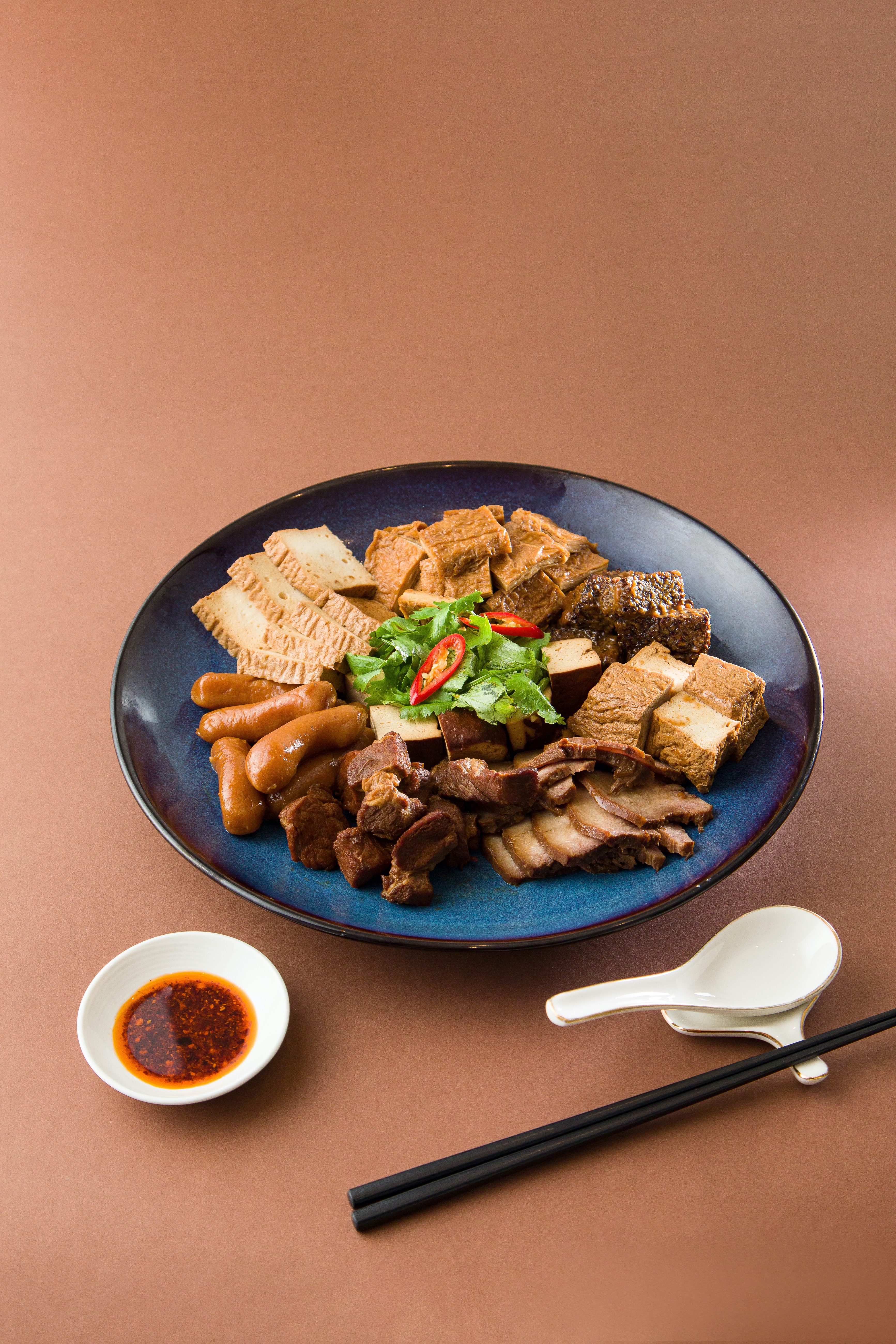 入味的「滷味拼盤」由米其林一星餐廳「富錦樹台菜香檳」特製。（228元、528元、1,288元／份）（富錦樹咖啡提供）