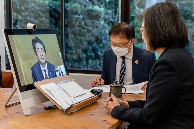 蔡英文今年3月份曾與安倍晉三進行視訊對談。（總統府提供）