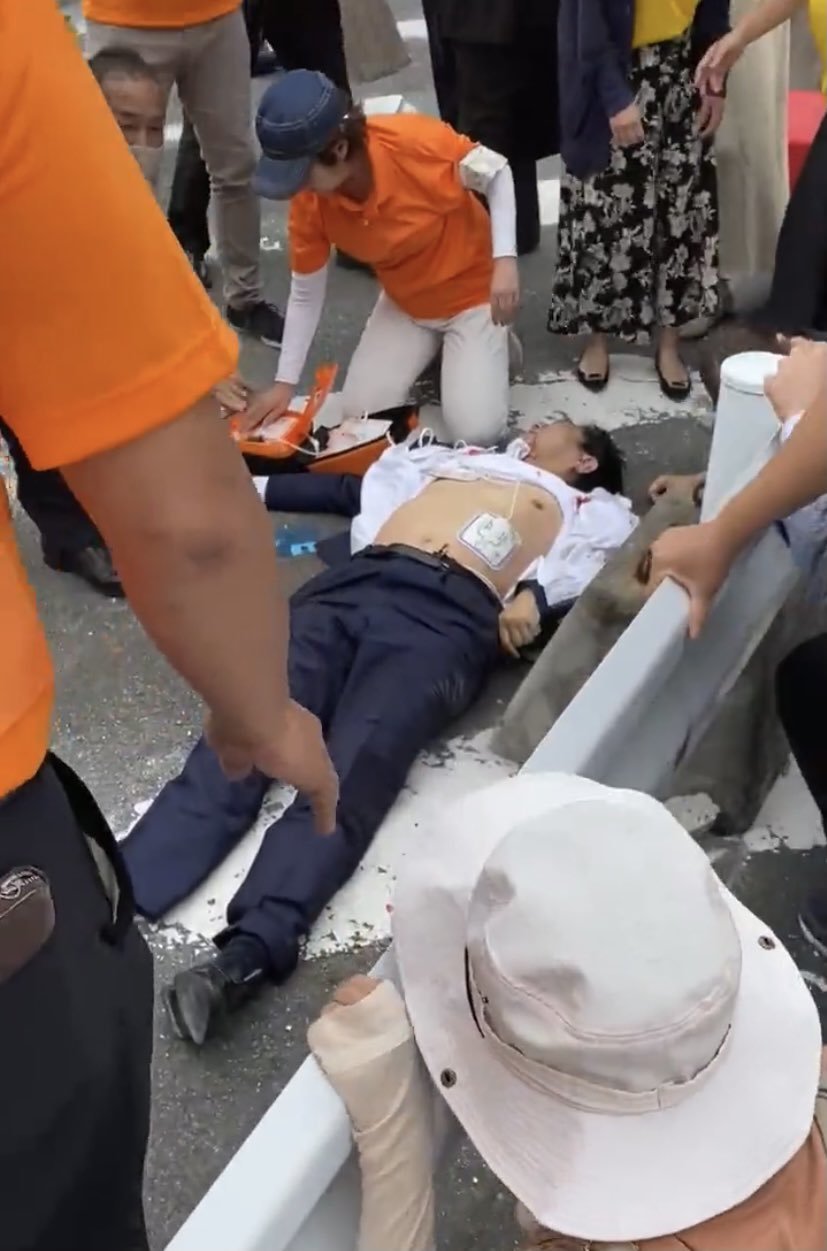 安倍急救畫面。（翻自推特）
