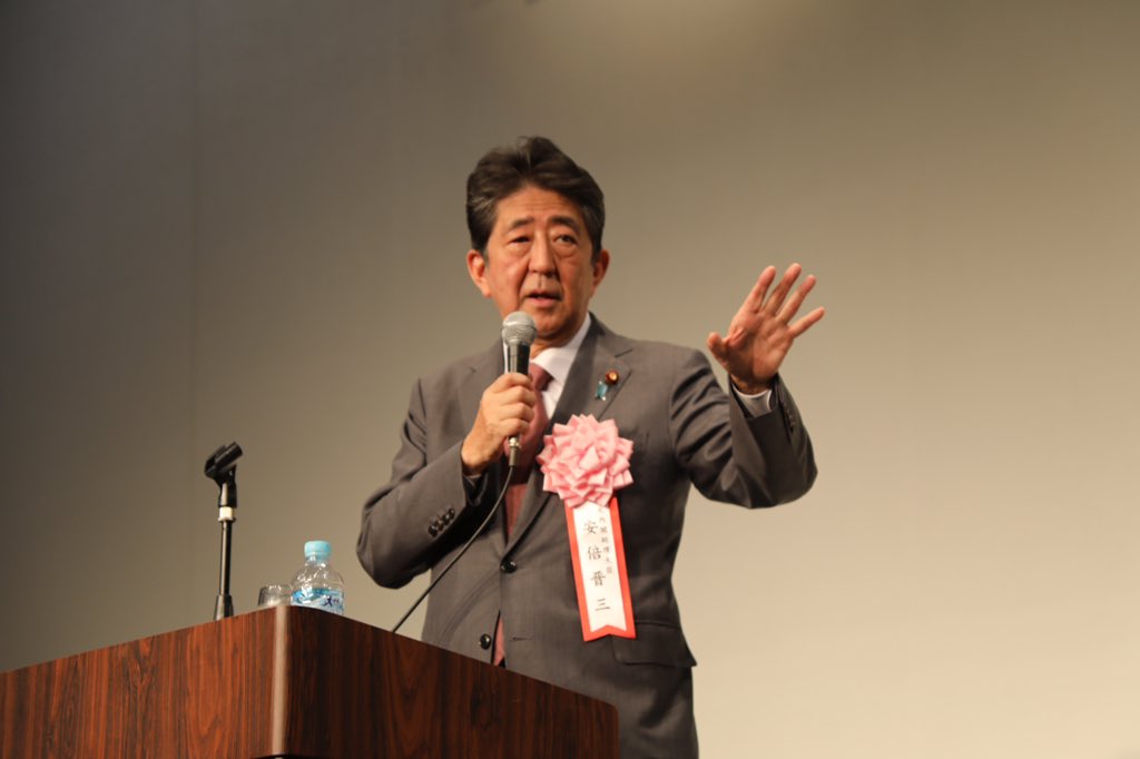 前日本首相安倍晉三遭槍擊尚未脫險，台灣各縣市首長也在臉書紛紛發文替安倍祈福。（翻攝推特）