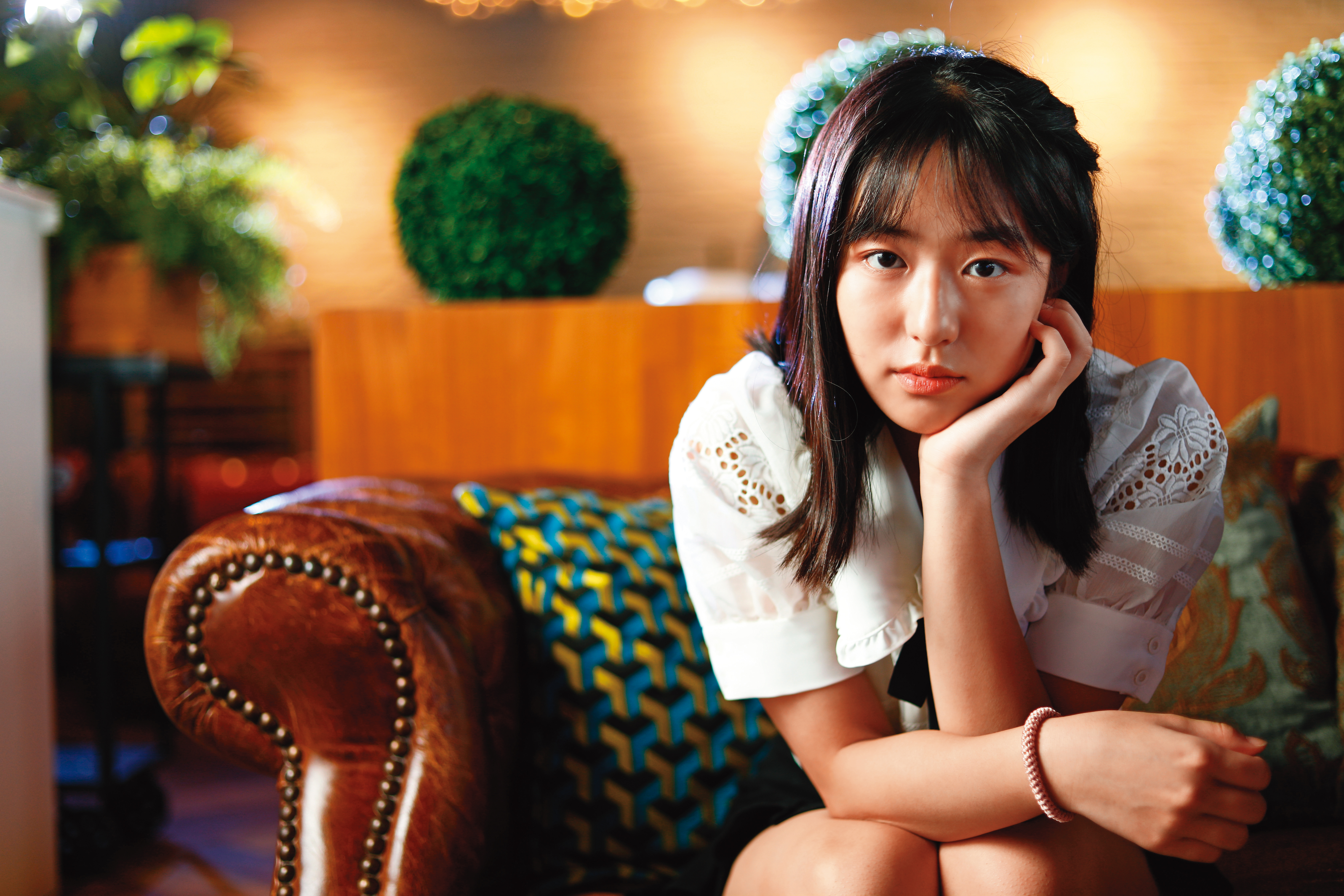 麥語彤年僅14歲，就已在電影《民雄鬼屋》中演出，亦是校園的風雲人物。