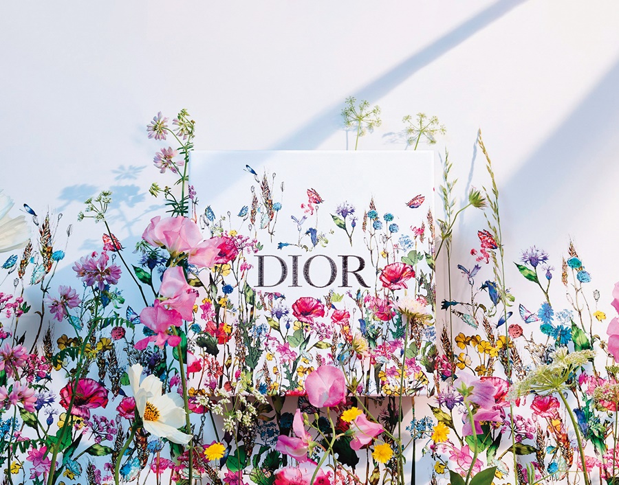 今年的Miss Dior愛戀七夕限定包裝，將浪漫繁花刻劃於禮盒上。（迪奧提供）