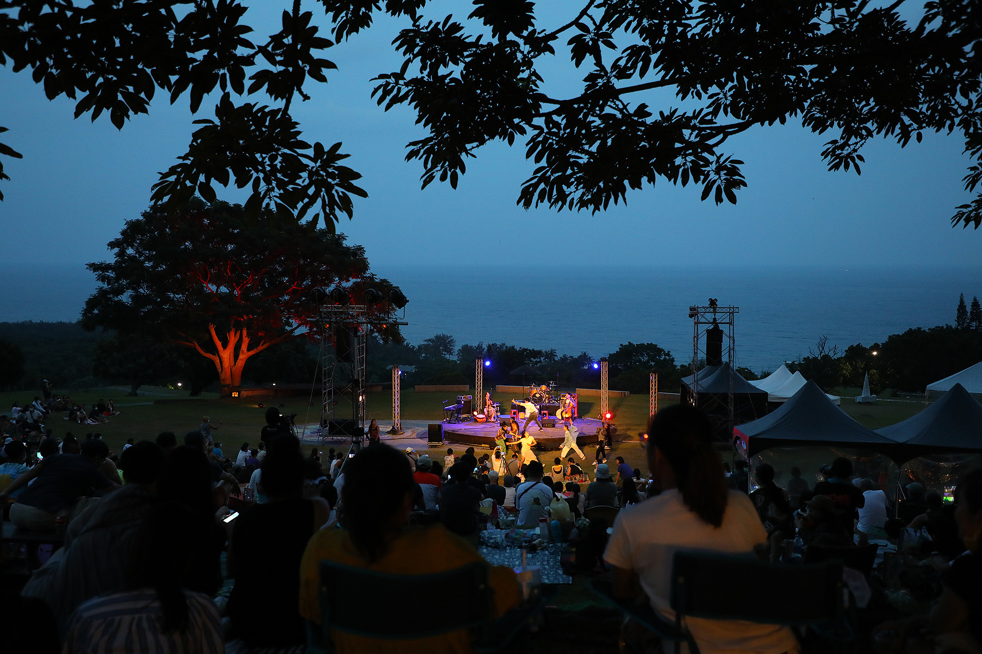 2022「月光．海音樂會」接下來還有七場演出，分別在7/14、15登場，其中7/15售票場，邀請到萬芳、潘越雲、家家、老王樂隊、漂流出口等知名歌手及樂團演出，陣容堅強。