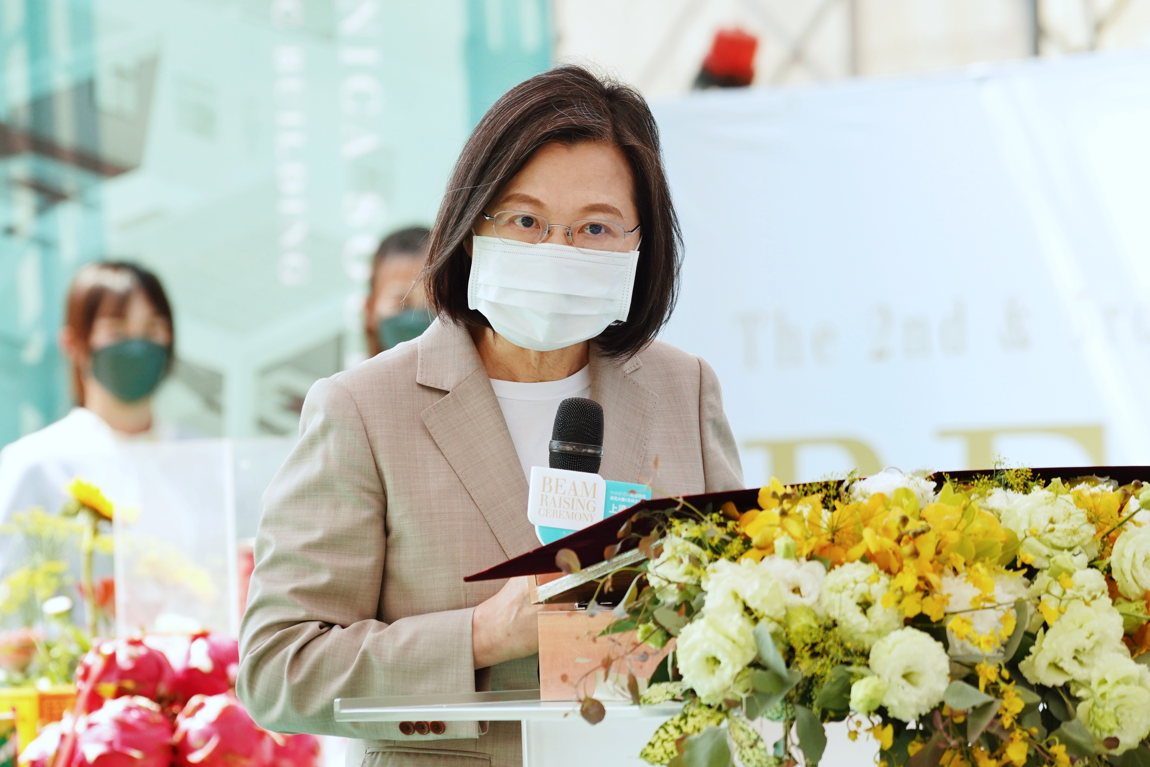 總統蔡英文昨深夜在臉書發文，表示台灣27位外交官在第一時間向主流媒體發聲，對國際社會傳達台灣堅定立場。