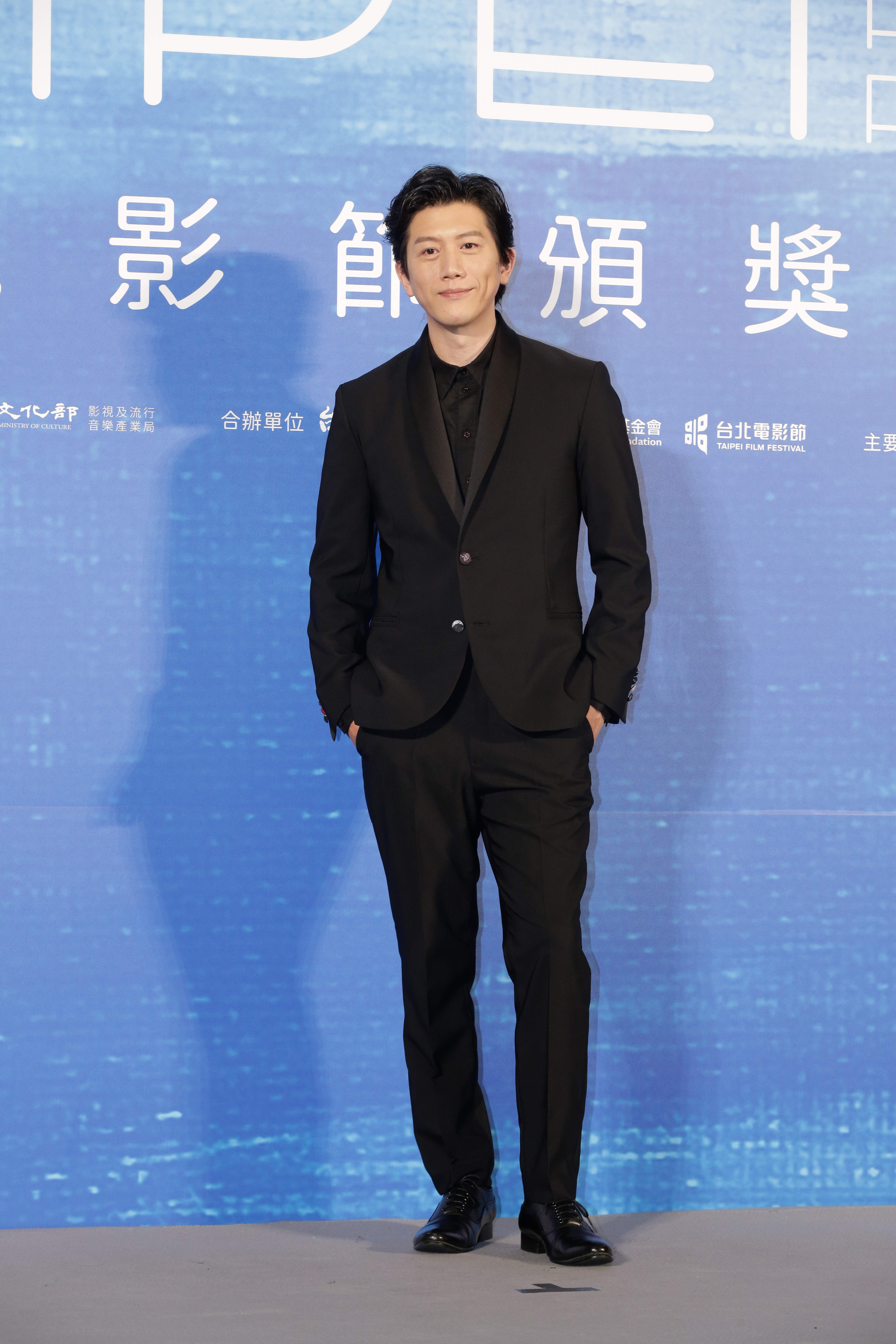 新婚的莫子儀憑《該死的阿修羅》入圍男配角獎，媒體祝他「喜上加喜」，結婚也獲獎。