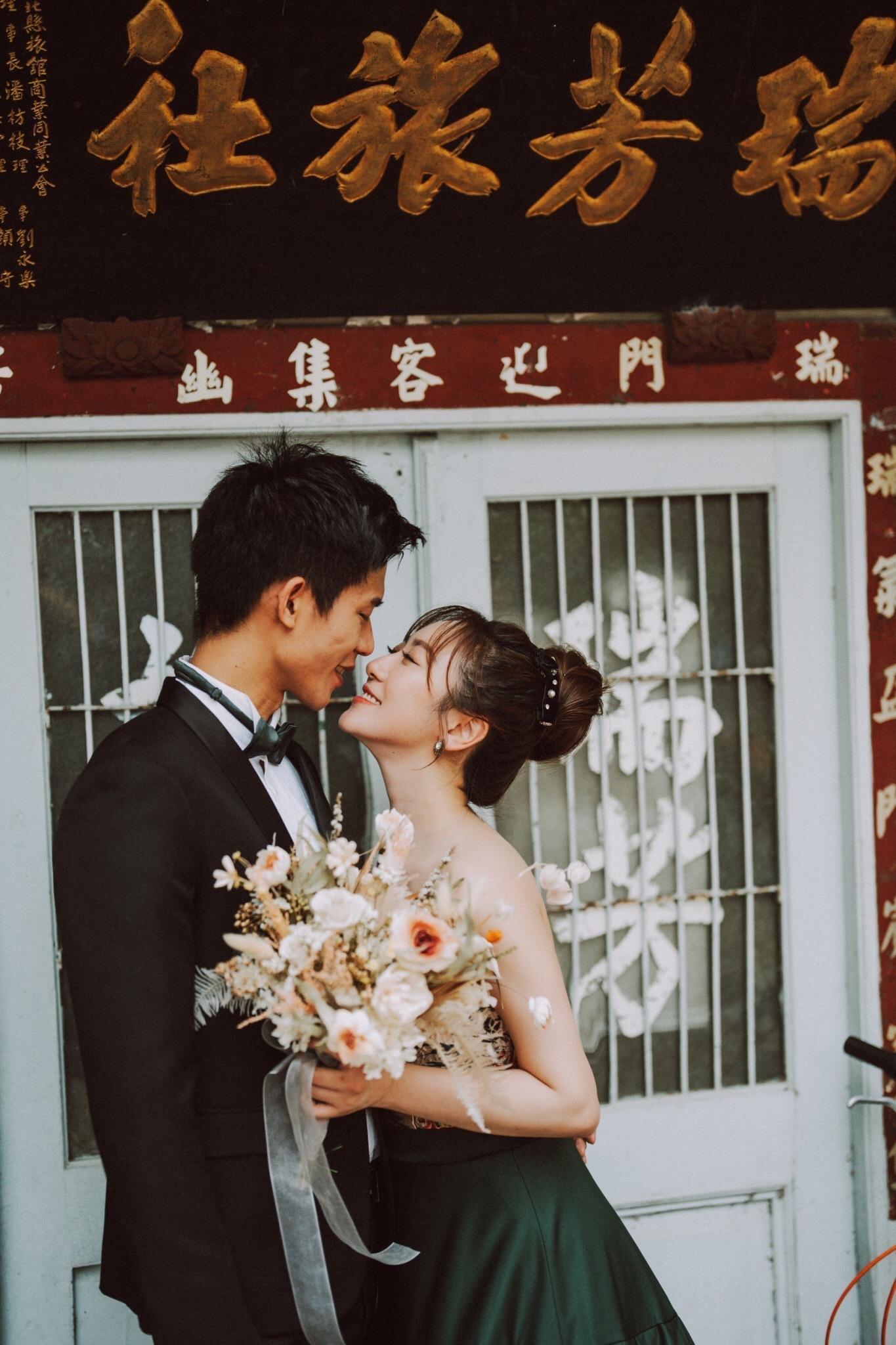 蔡允潔與老公Fraser在老家基隆拍婚紗。（The stage美式婚禮婚紗提供）