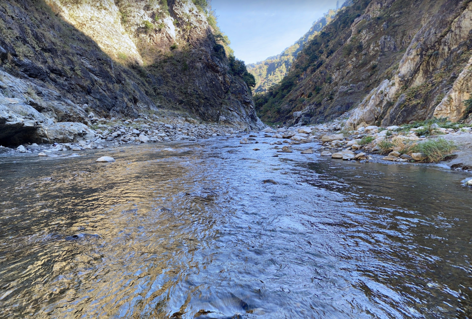 16歲高中生和友人私闖管制區戲水，不幸溺斃，父親激動要提告。（谷關野溪某處，非事發地點。截自Google地圖）