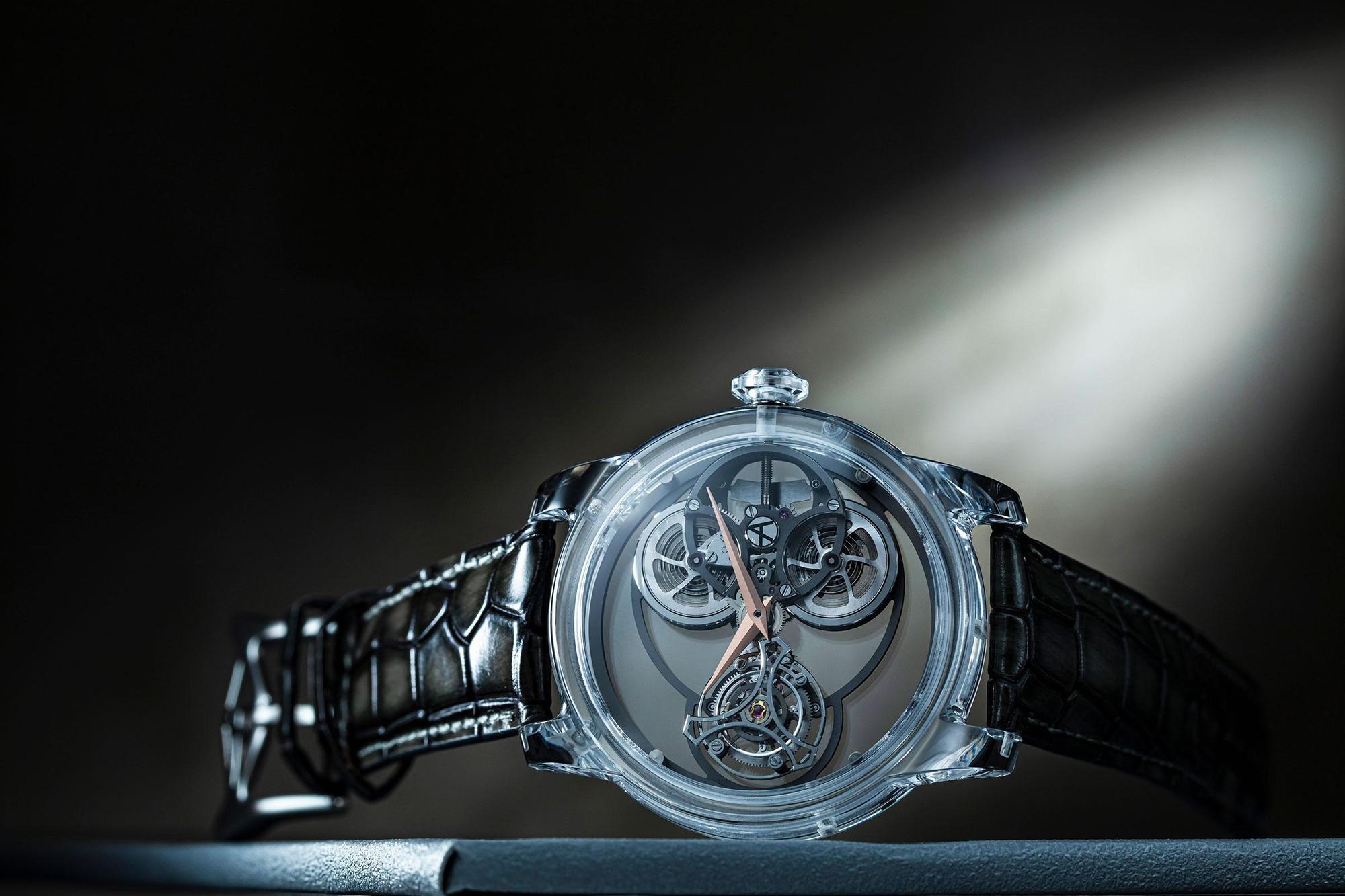 ARTYA Purity Tourbillon，通透的藍寶石水晶錶殼、極簡的機芯，以及動感的飛行陀飛輪裝置，展現純粹的複雜功能。