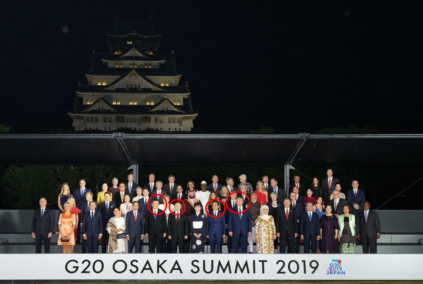 習近平(紅圈者左起)、普丁、安倍晉三和川普同台的場面已經不可能再現。(翻攝自G20臉書)