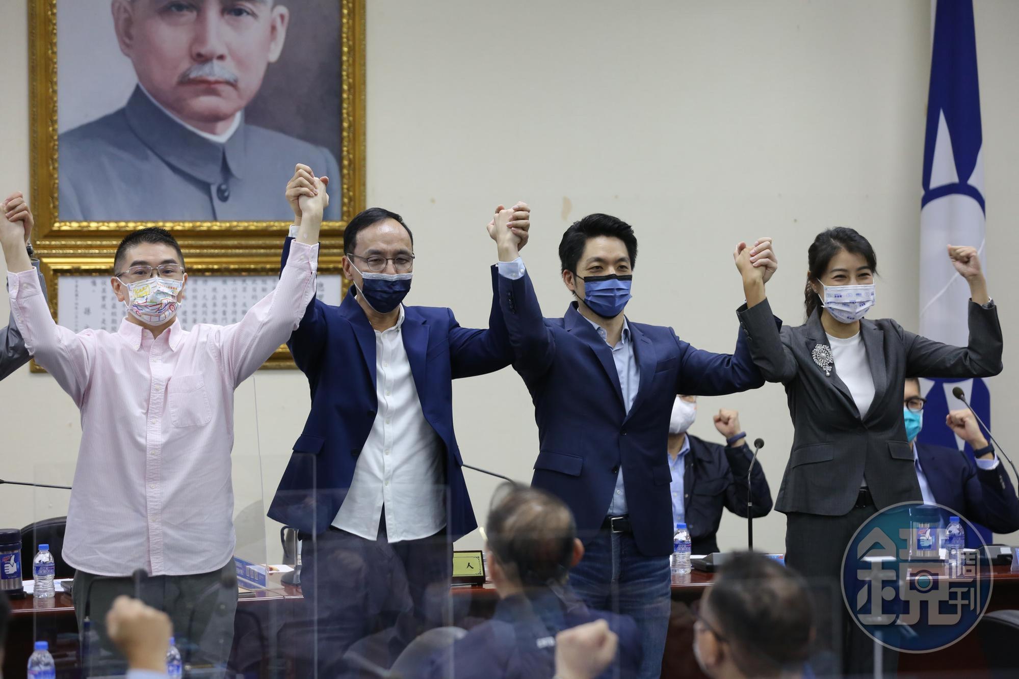 國民黨派出謝國樑(左1)選基隆、許淑華(右1)選南投。